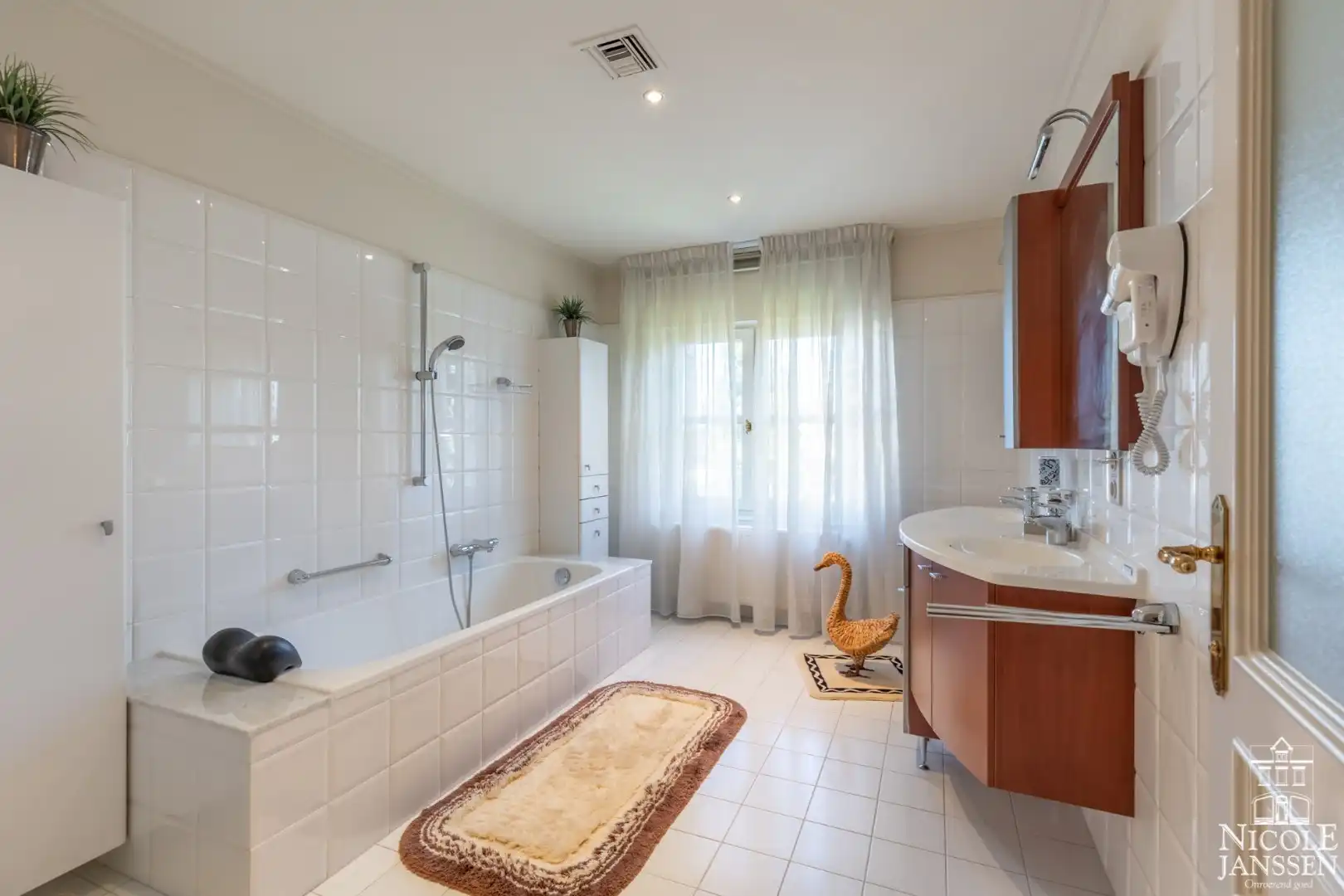 Royale villa in residentiële buurt  foto 18