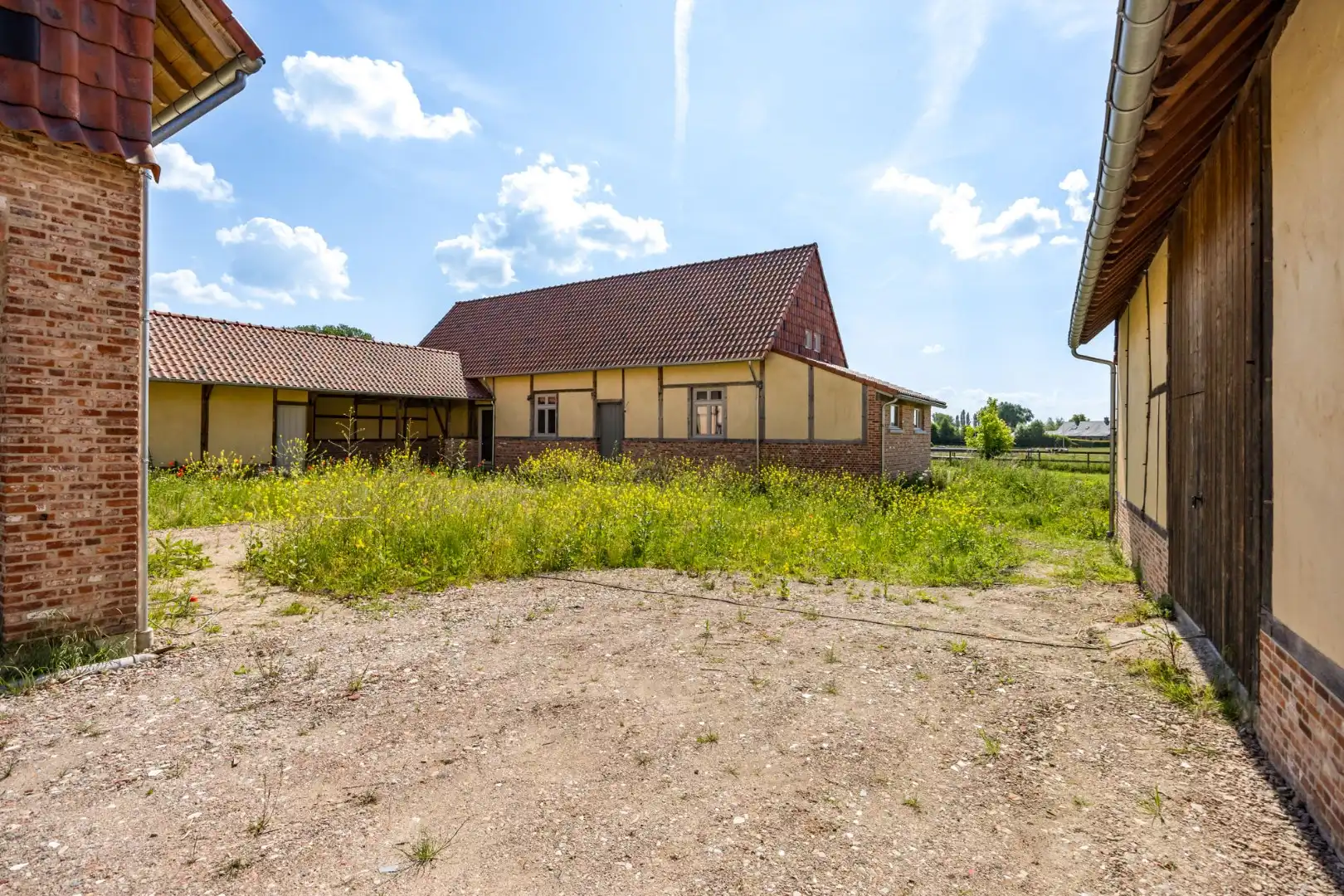 UNIEKE VIERKANTSHOEVE met paardenstallen op 7,34 hectare met vergunning voor zwembad en poolhouse foto 21