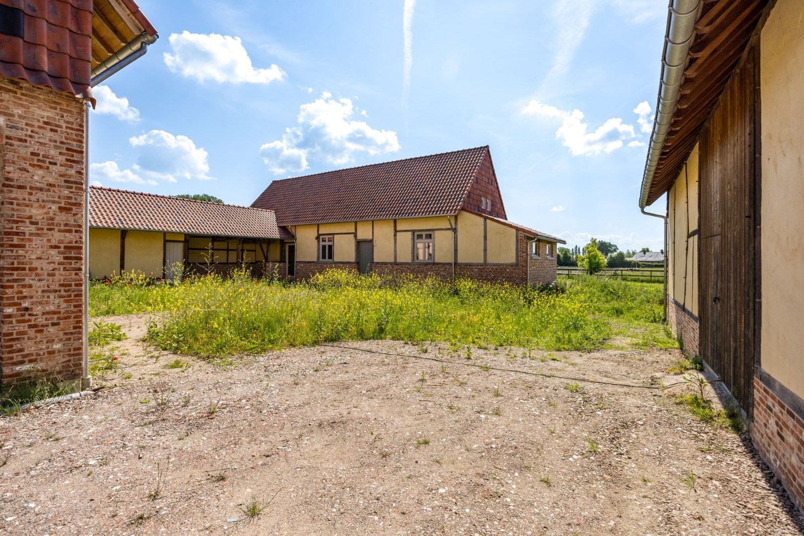 UNIEKE VIERKANTSHOEVE met paardenstallen op 7,34 hectare met vergunning voor zwembad en poolhouse foto 21