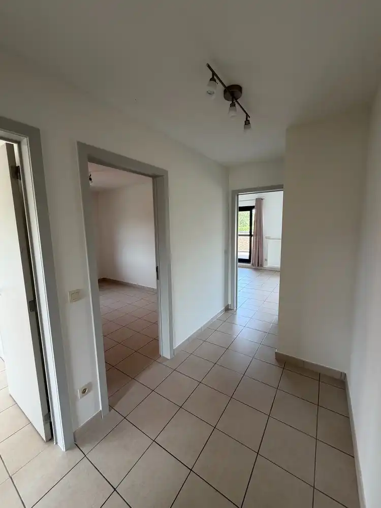 Instapklaar appartement met ruim terras op wandelafstand van centrum Zonhoven foto 4