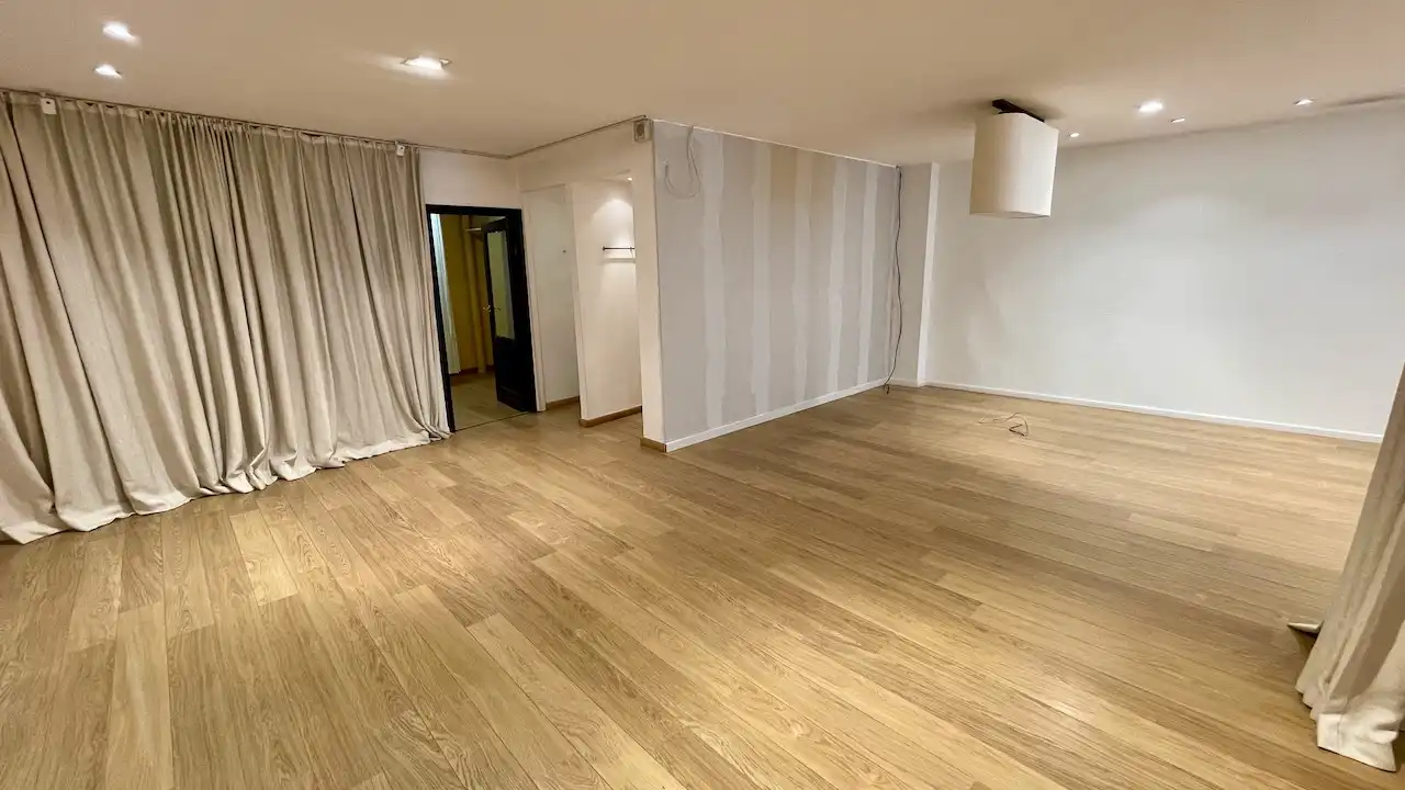 HANDELSPAND MET RUIME KELDER GELEGEN IN DE DRUKSTE WINKELSTRAAT VAN SINT-TRUIDEN foto 7