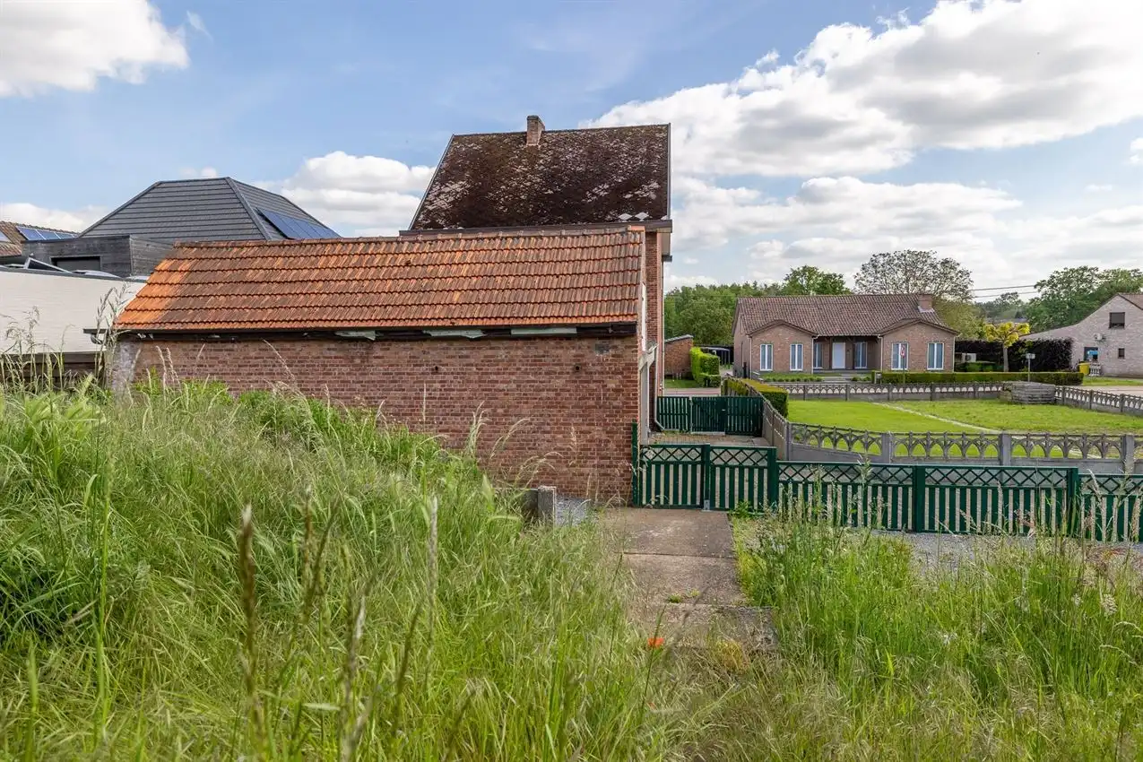 Karaktervolle woning met grote tuin, bijgebouwen en uitbreidbaar zoldervolume op een verrassend diep perceel foto 16
