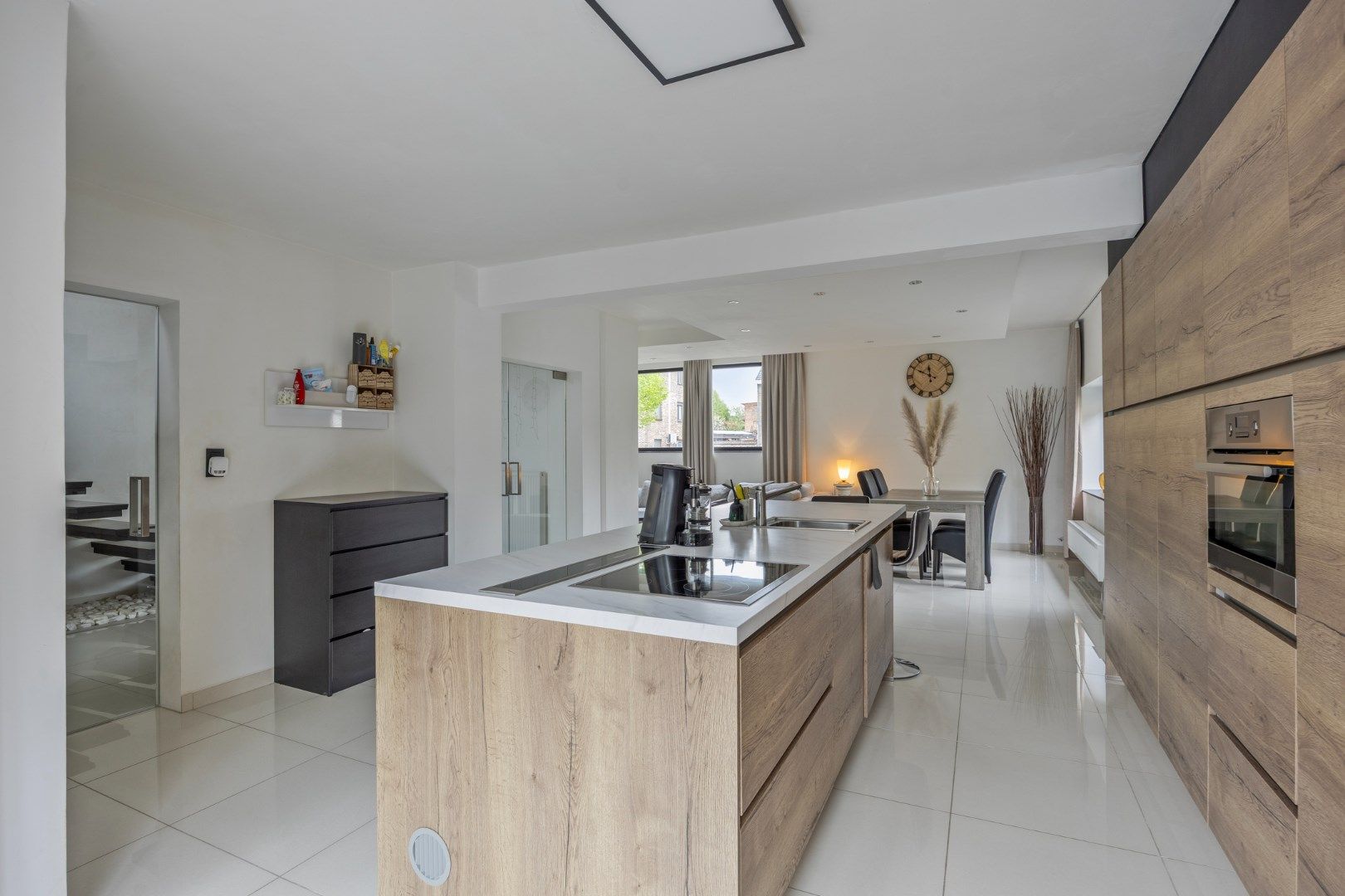 Vernieuwde woning met 319 m² woonplezier in het rustige Nerem foto 5