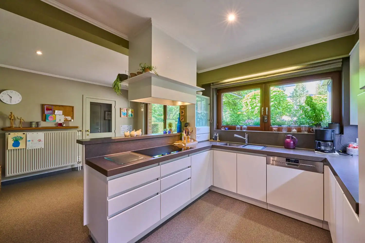 Karaktervolle woning met praktijkruimte,  4 slaapkamers en zuidgerichte tuin foto 8