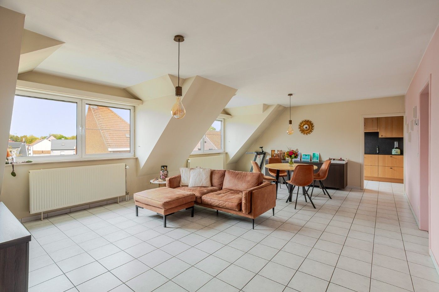 Gezellig, instapklaar dakappt. met 2 slpk. en ruim balkon foto 3