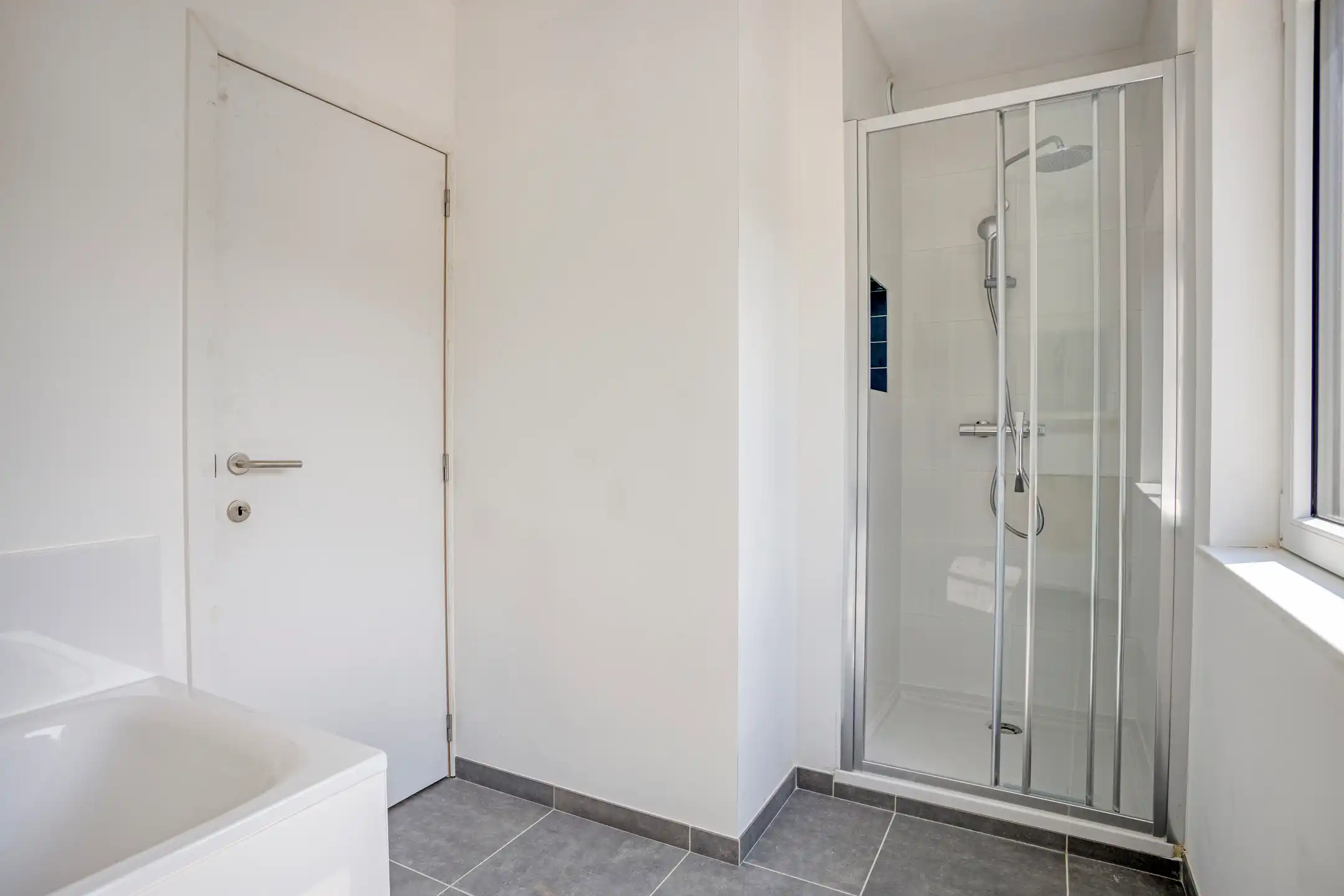 Ruime gerenoveerde woning (230 m²) nabij Gouden Kruispunt foto 17