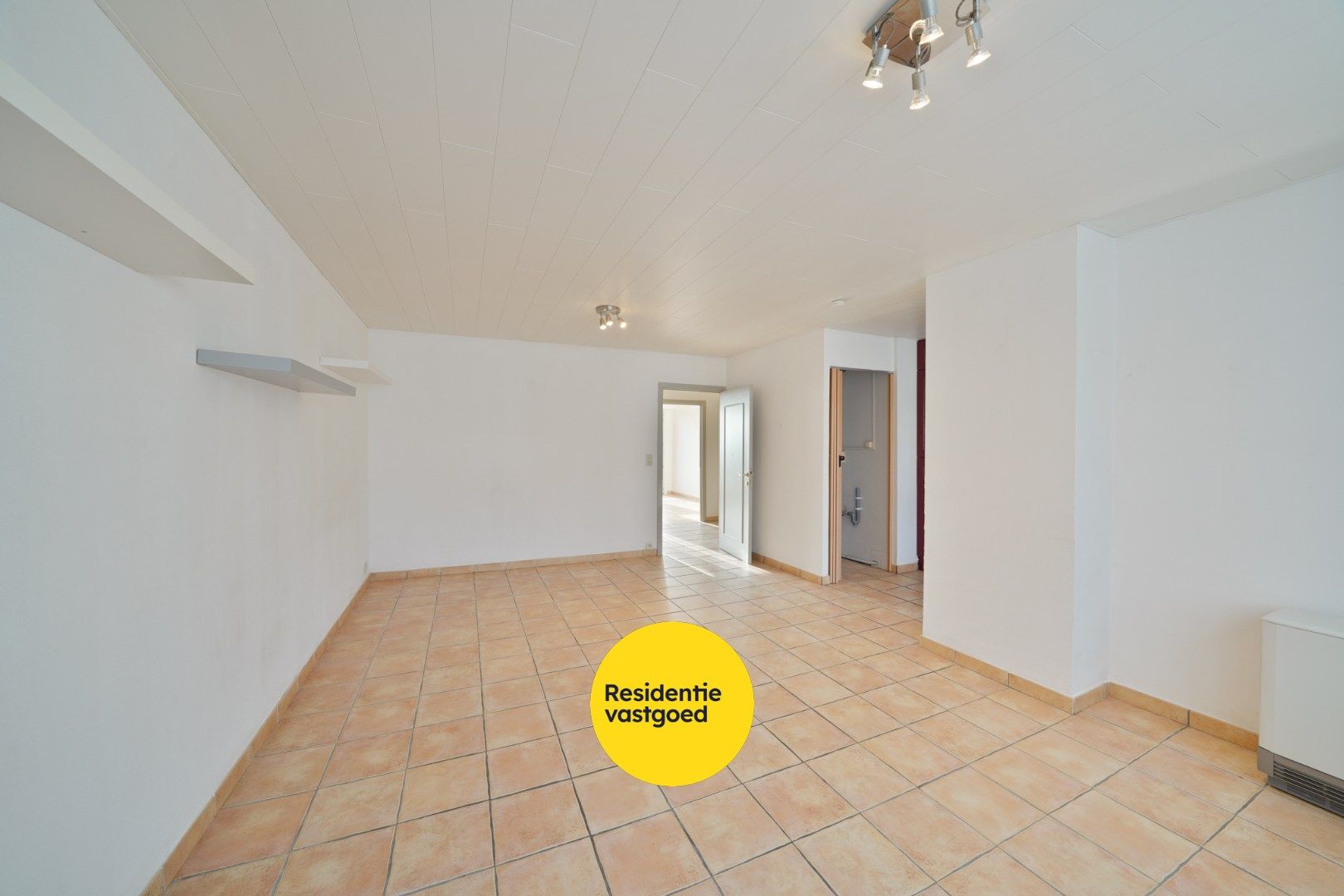 Ruim en instapklaar appartement met open zicht – op wandelafstand van zee en winkels foto 4