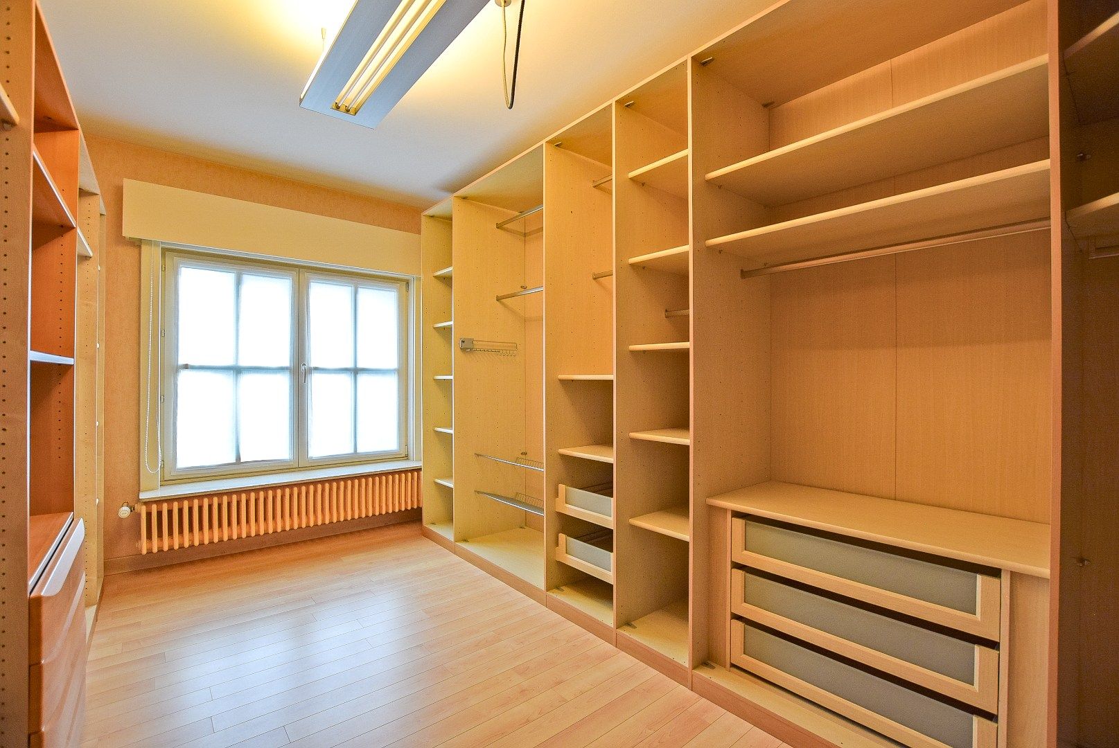 Kwalitatief afgewerkte woning met handelsruimte (536m² bewoonbaar) op een toplocatie. foto 18