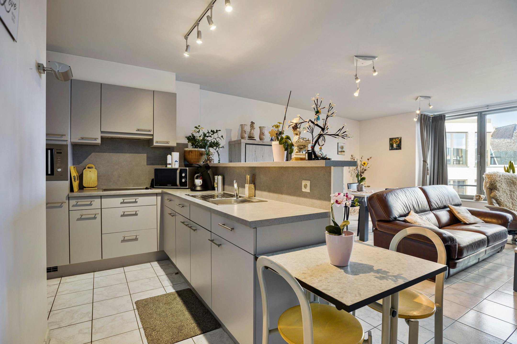 Verhuurd 2 kamerappartement te koop in de Veurnestraat in Poperinge foto 9