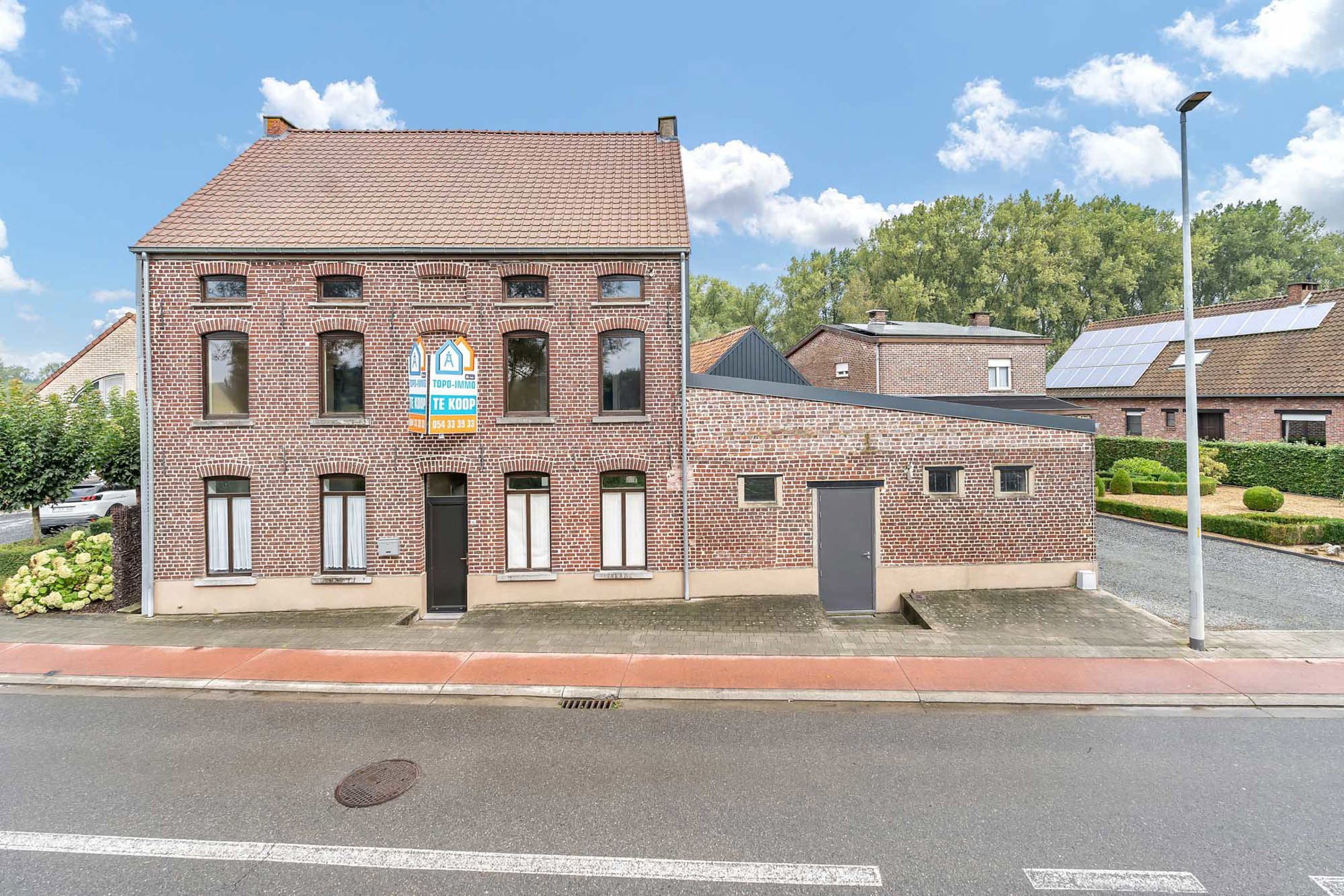 Hoofdfoto van de publicatie: Solide woning met 4 slpkr op 15a 94 ca