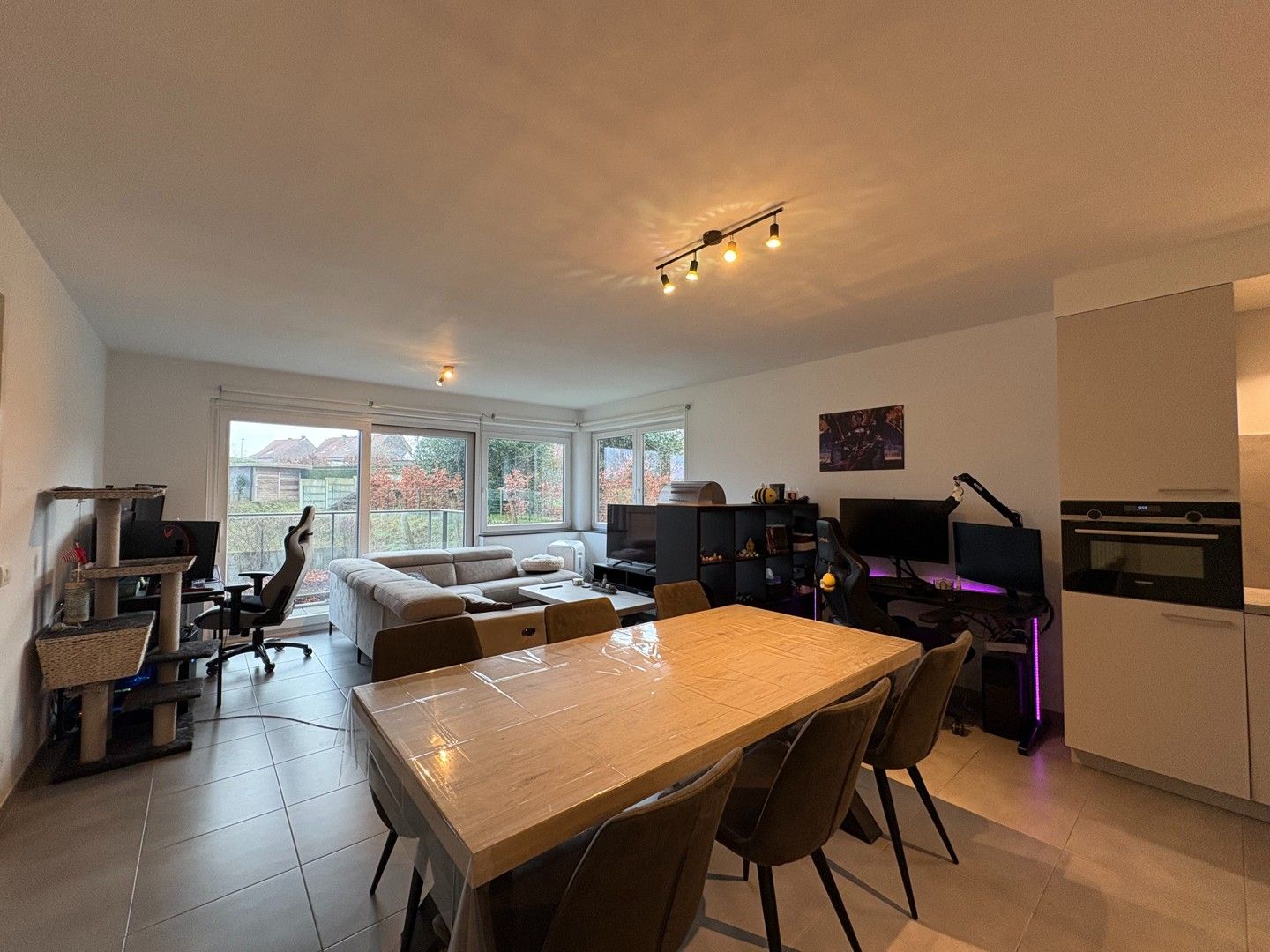 Zeer rustig gelegen en mooi afgewerkt appartement foto 3