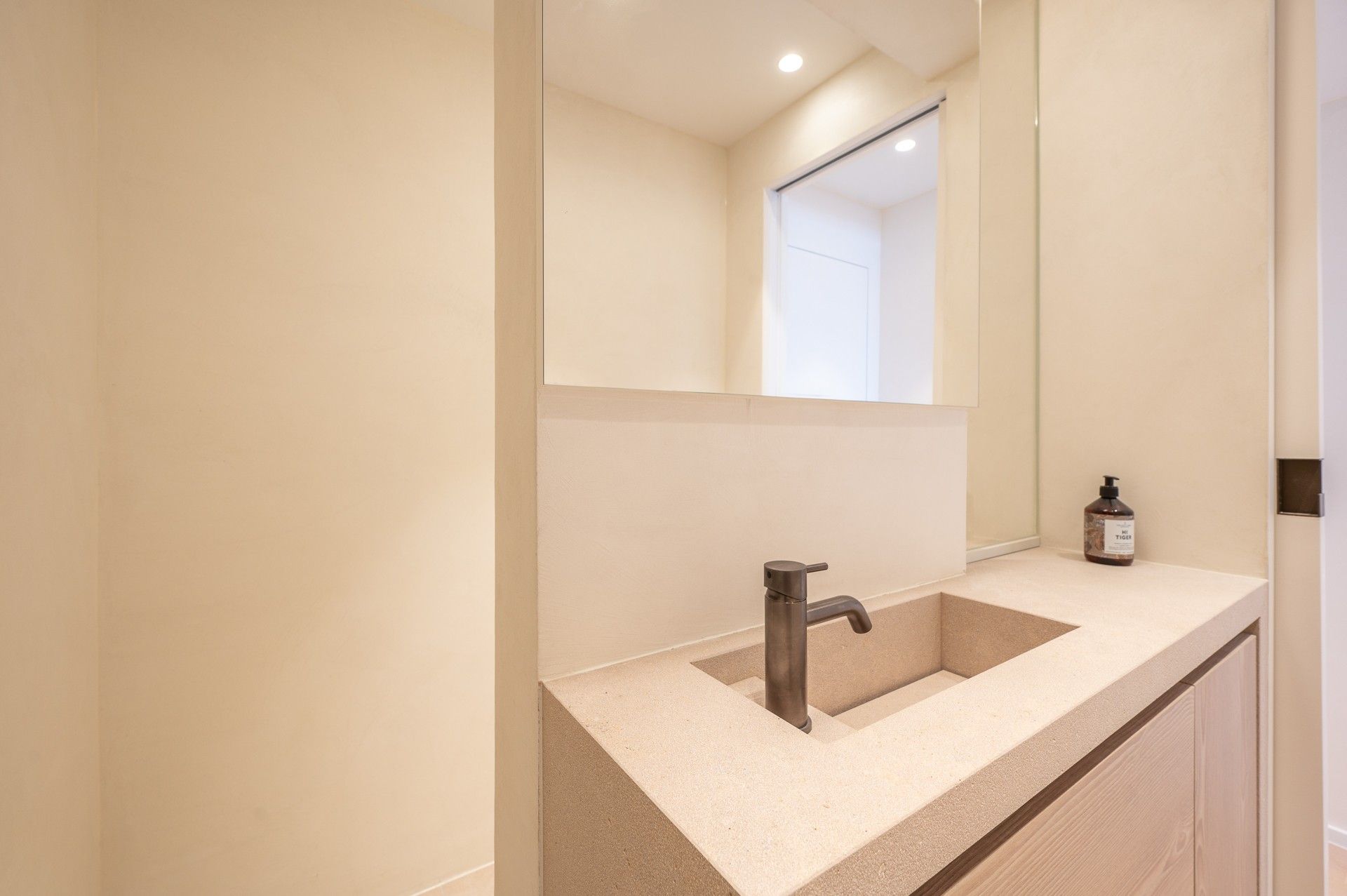 Exclusief gerenoveerd appartement op de Zeedijk in Duinbergen foto 21
