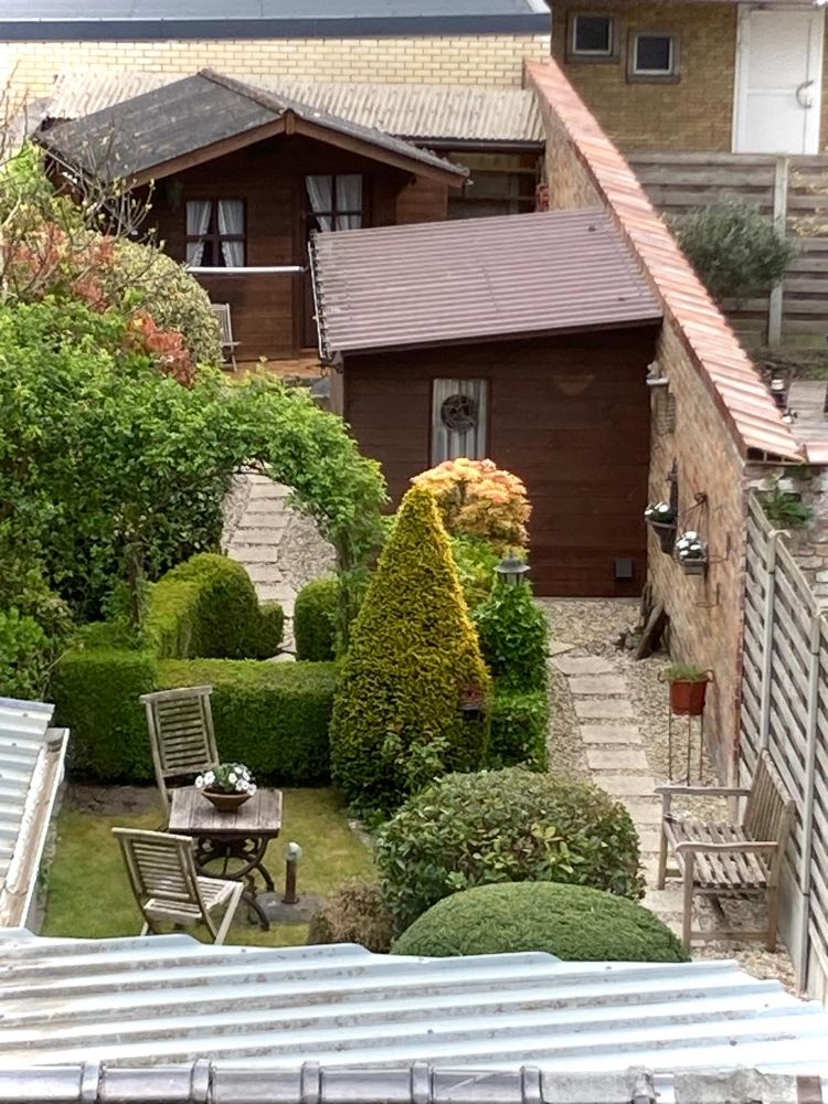 OP TE FRISSEN GOED ONDERHOUDEN WONING in het hartje van Ruddervoorde met 4 SLAAPKAMERS en PRACHTIGE TUIN! foto 6
