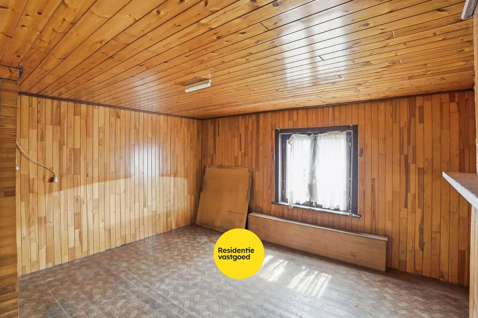 Te renoveren halfopen woning met tuin en oprit/garage foto 18