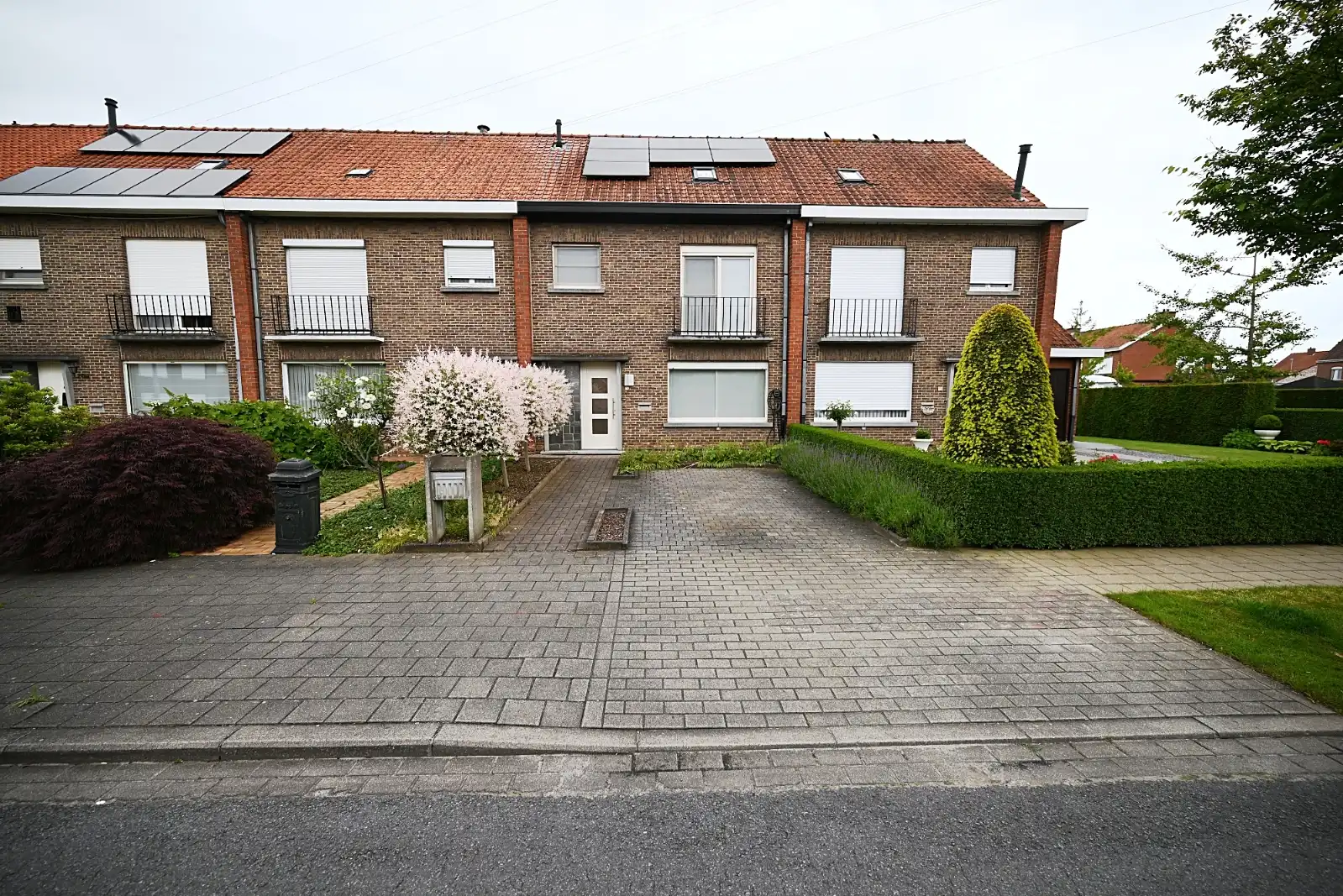 Ruime woning met 3 slaapkamers en carport foto 20