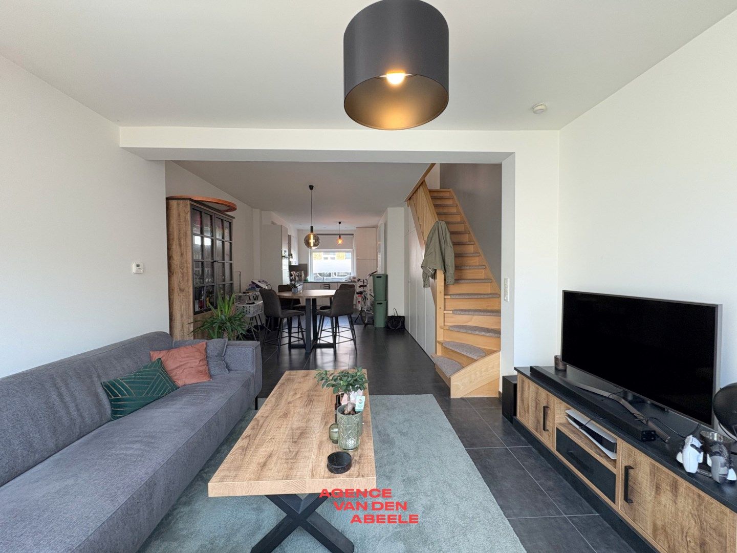 Vernieuwde rijwoning met zonnige terrassen foto 3