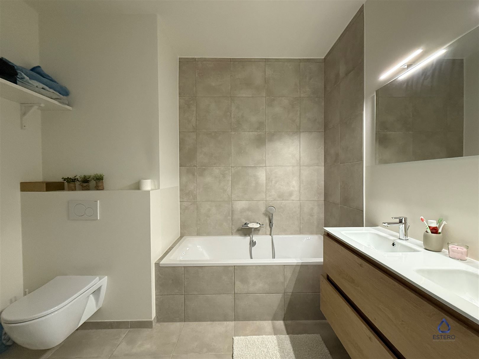 Nieuwbouw met 3 slaapkamer en 2 badkamers + parking foto 13