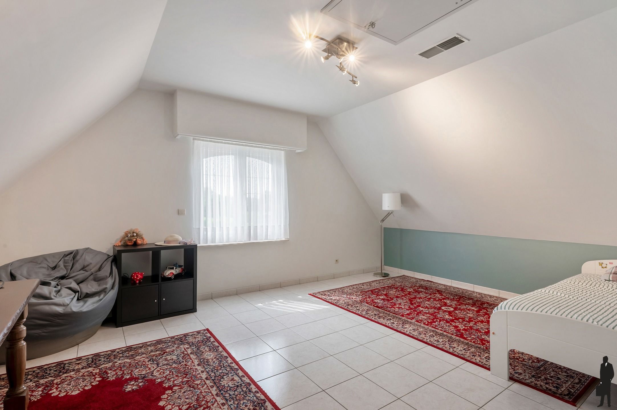 Ruime en instapklare woning (320m²) met 4 slaapkamers en prachtig zicht op weiland op een perceel van 928m² foto 18