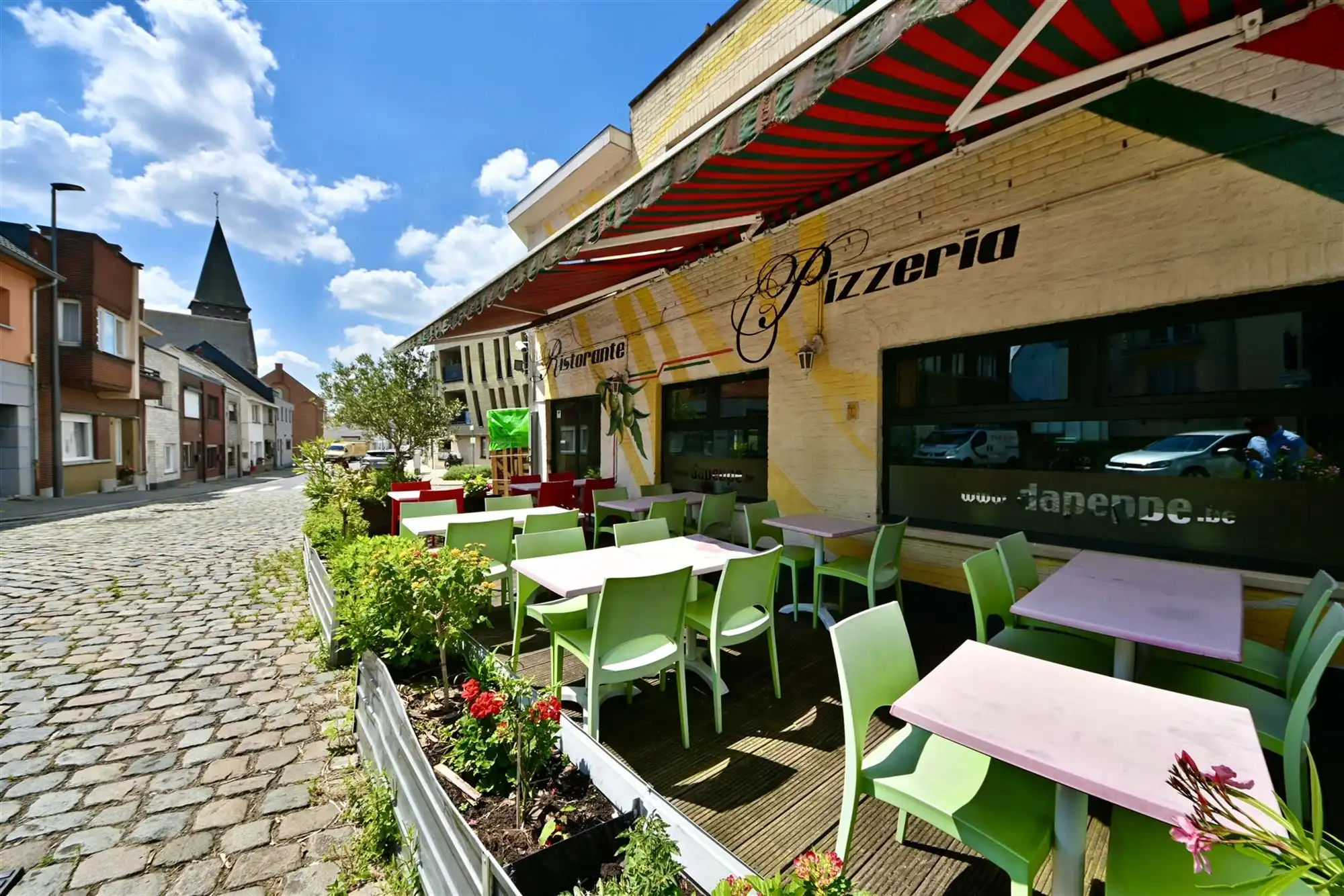 Handelspand met restaurant en appartement foto 4