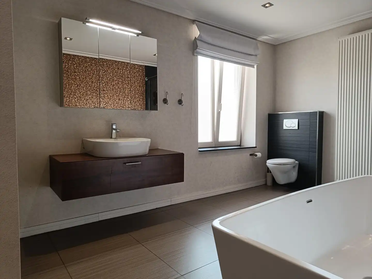 Gerenoveerd appartement met 4 slaapkamers foto 14