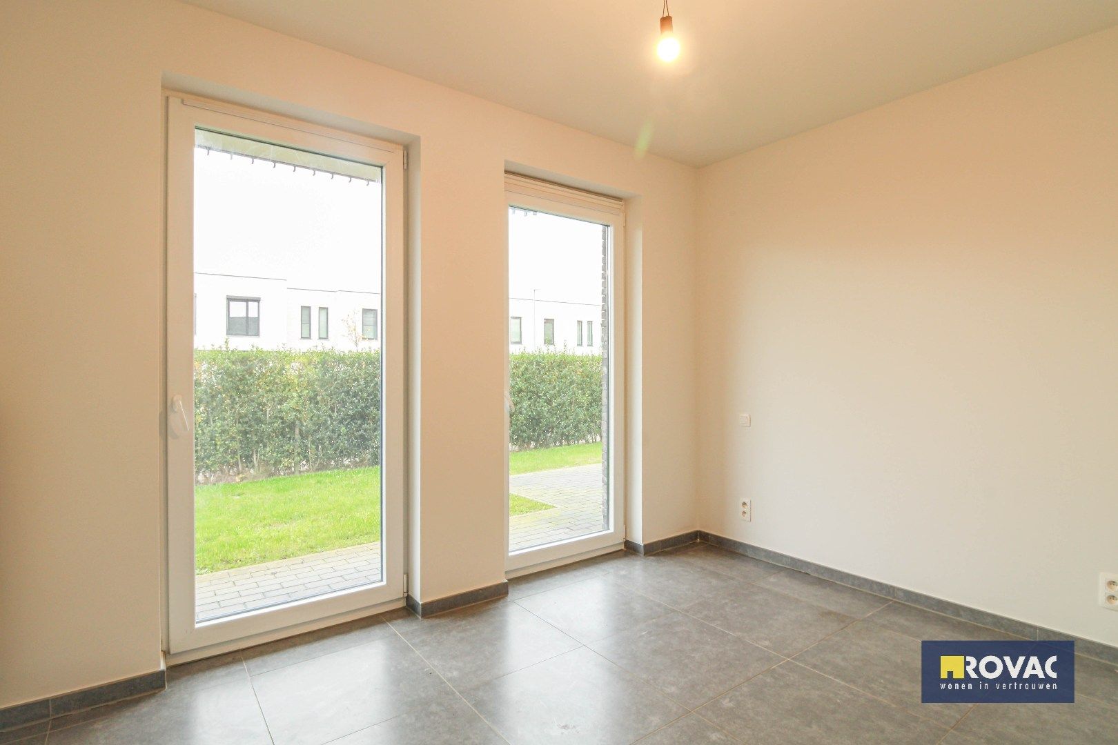 Gelijkvloers appartement met tuin en garage! foto 17