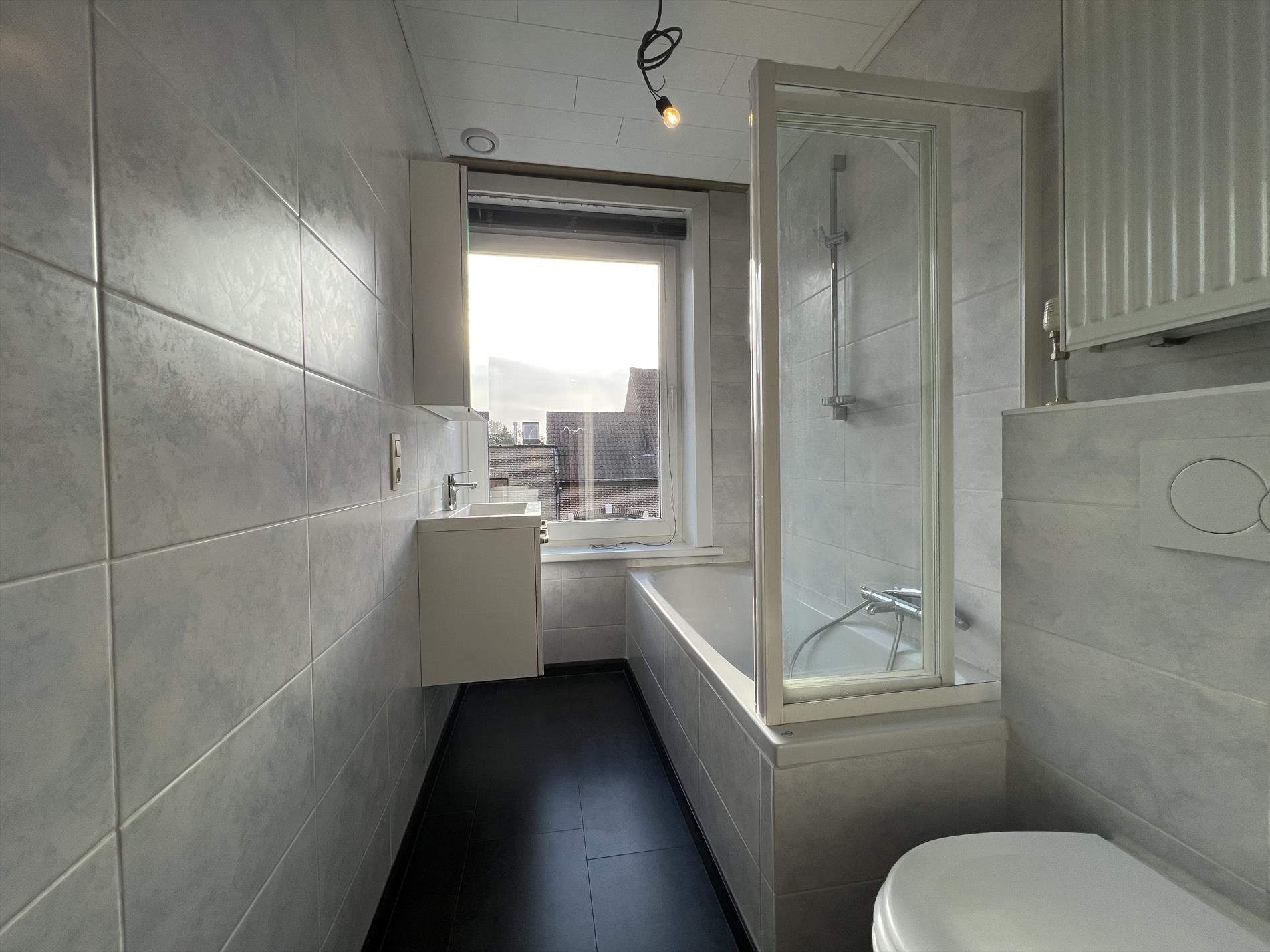 Charmant duplexappartement met 3 slaapkamers en terras te Ieper foto 6