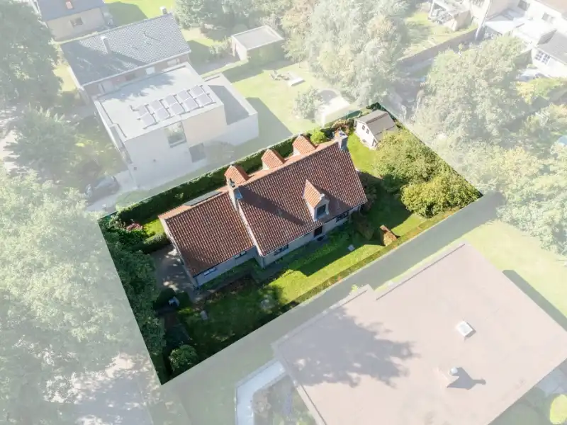 --- NIEUW --- Op te frissen ruime landelijke woning te Mariakerke! foto {{pictureIndex}}