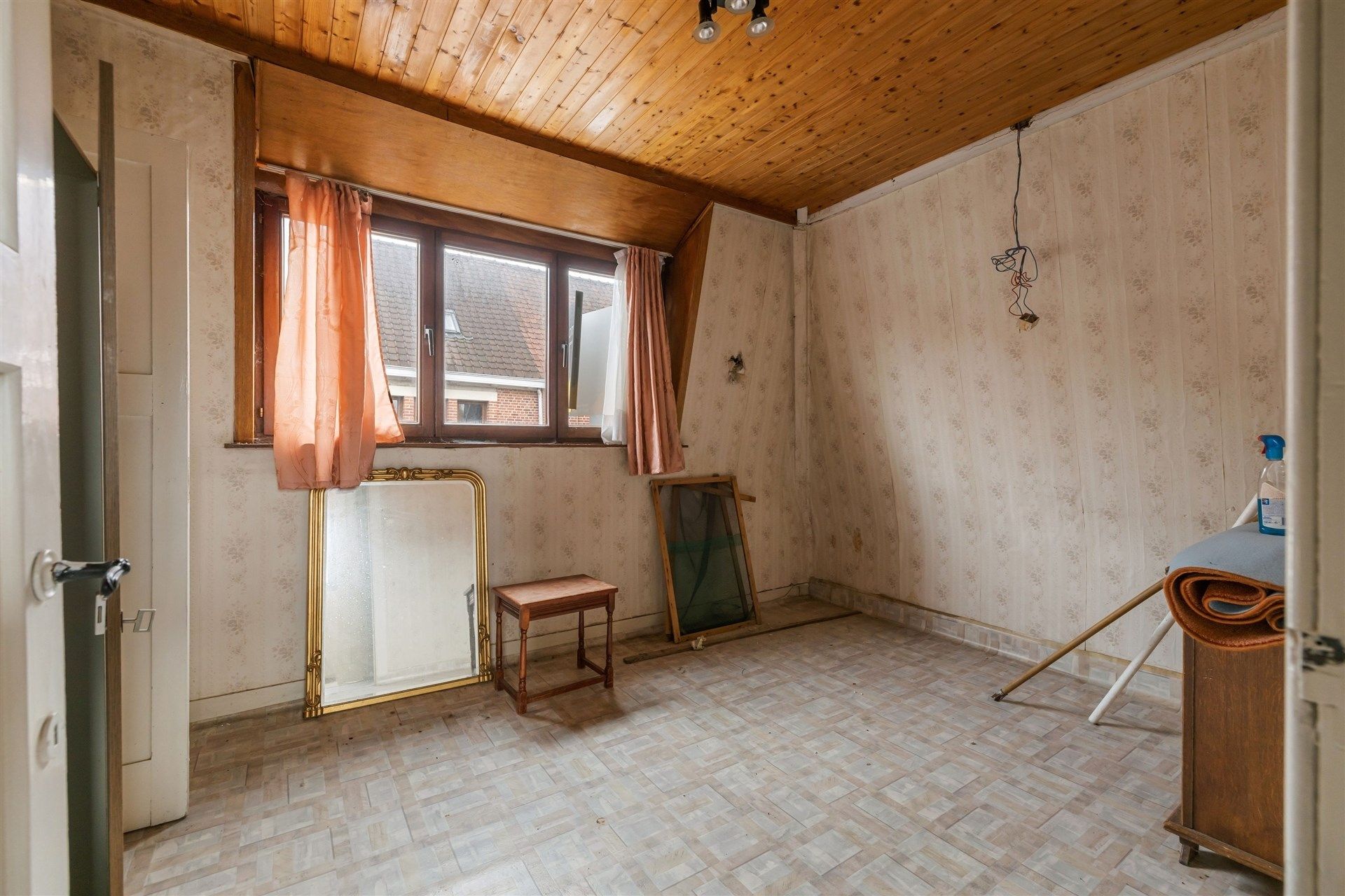 Te renoveren halfopen bebouwing in het centrum van Sint-Gillis-Waas foto 10