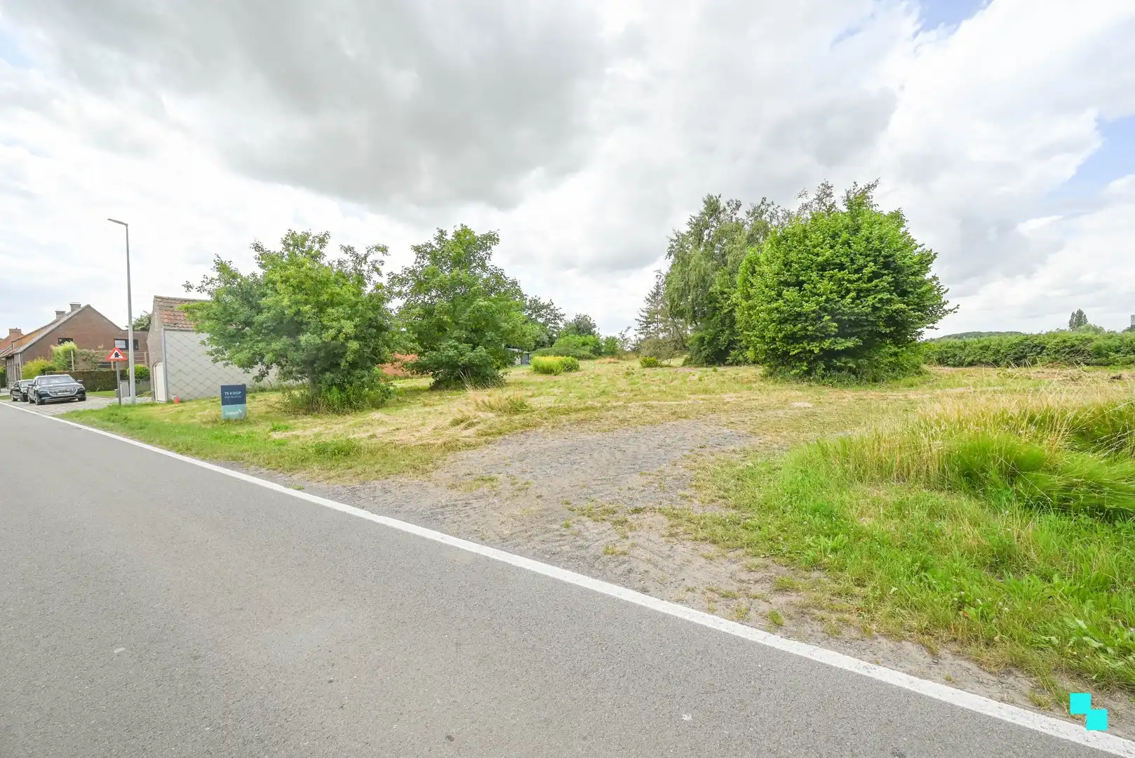 Royaal perceel gelegen in landelijk Oostrozebeke foto 9
