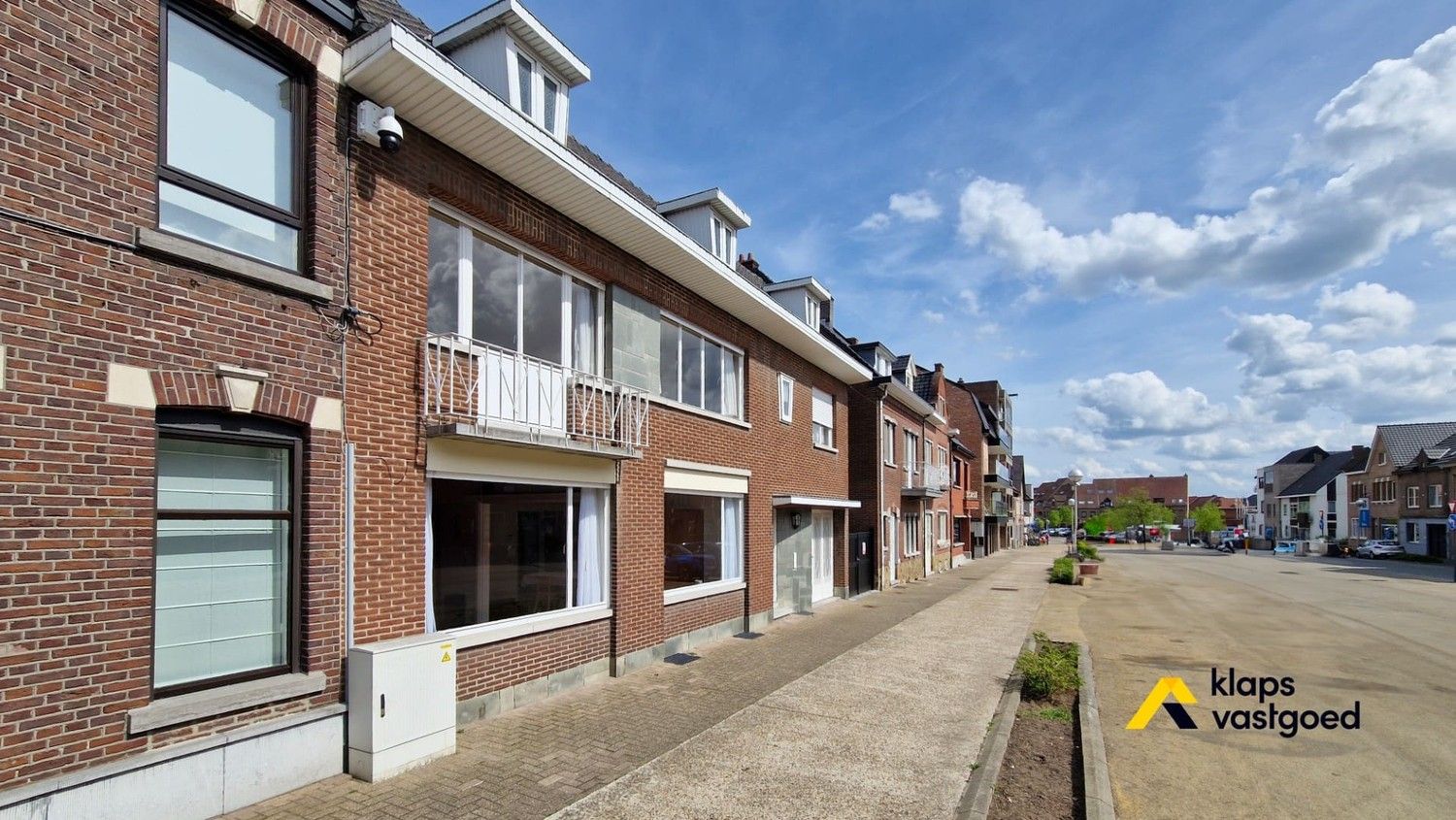 Hoofdfoto van de publicatie: Ruime eengezinswoning met 4 slaapkamers in het centrum van Bree.