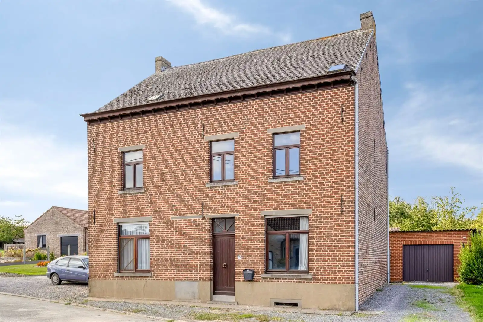 Openbebouwing met 5 slaapkamers garage en ruime tuin foto 2