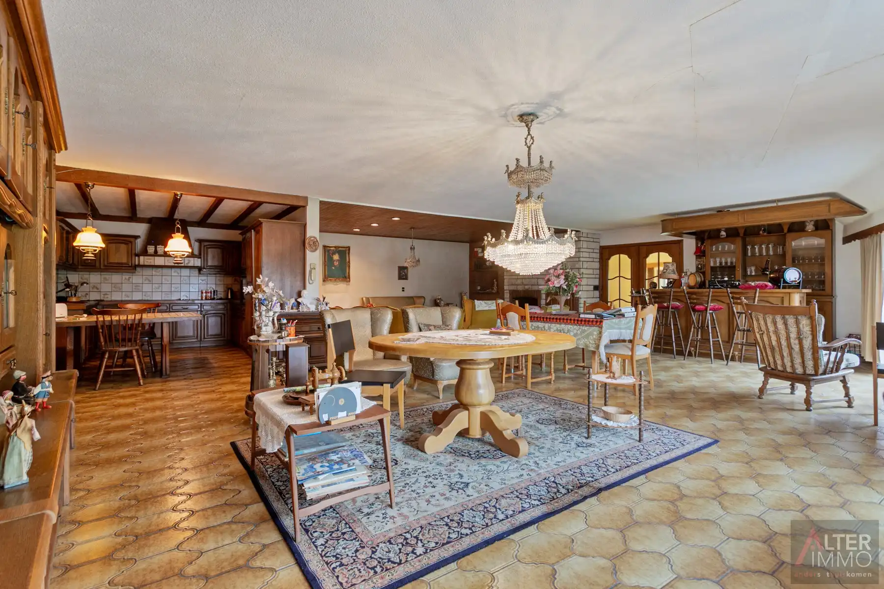 Zéér ruim, te renoveren appartement met 3 slaapkamers! foto 4