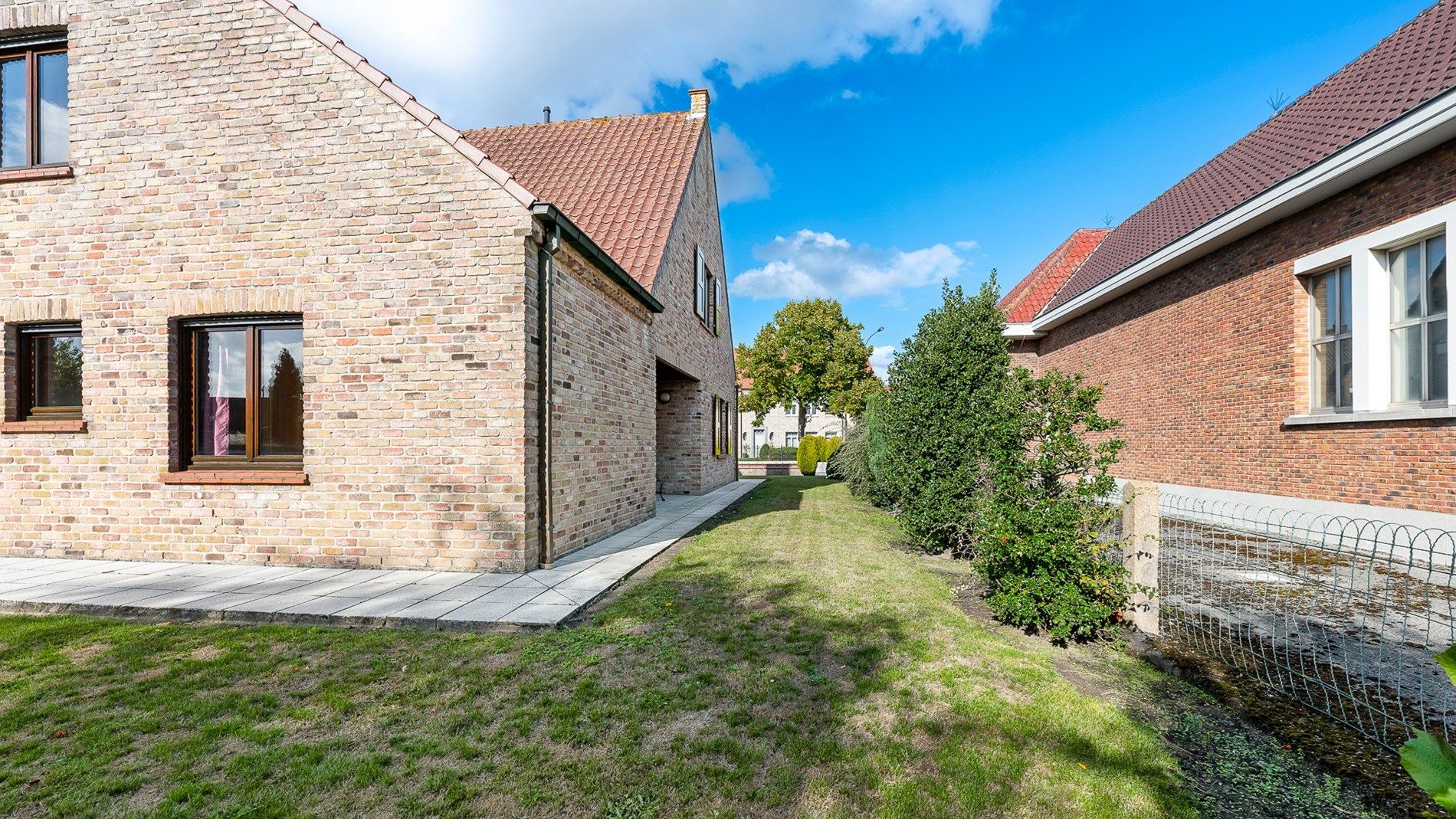 Solide en alleenstaande villa te Dudzele foto 14
