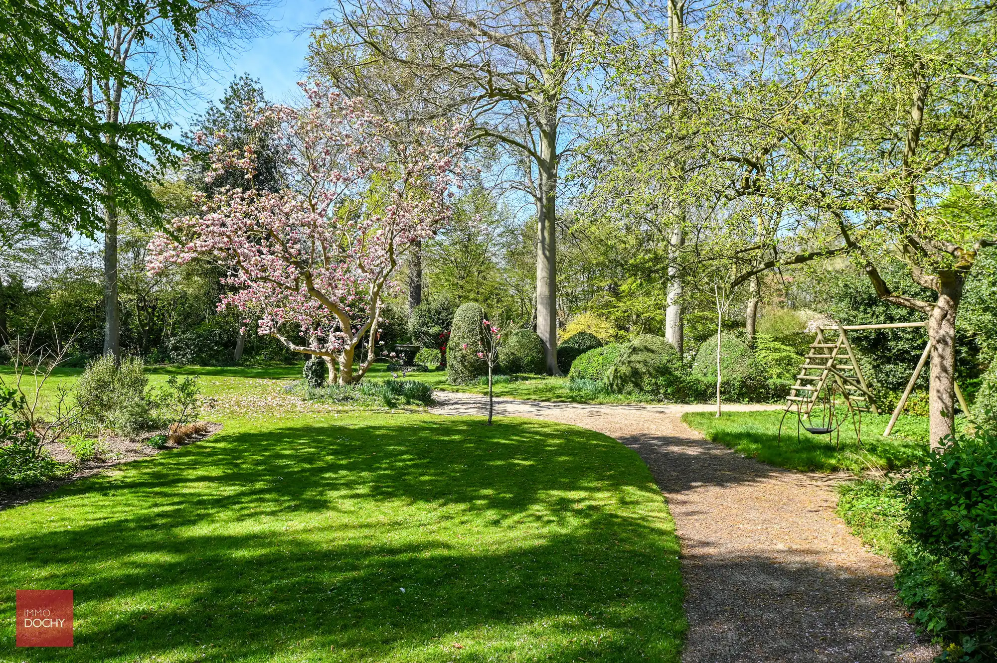 Zeer goed onderhouden manoir met een  unieke parktuin foto 12