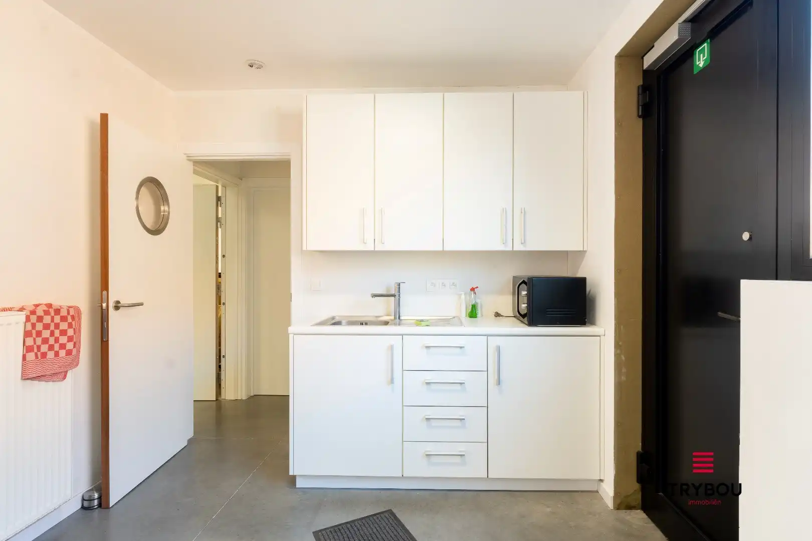 Commercieel pand met woonmogelijkheden op uitstekende ligging foto 13