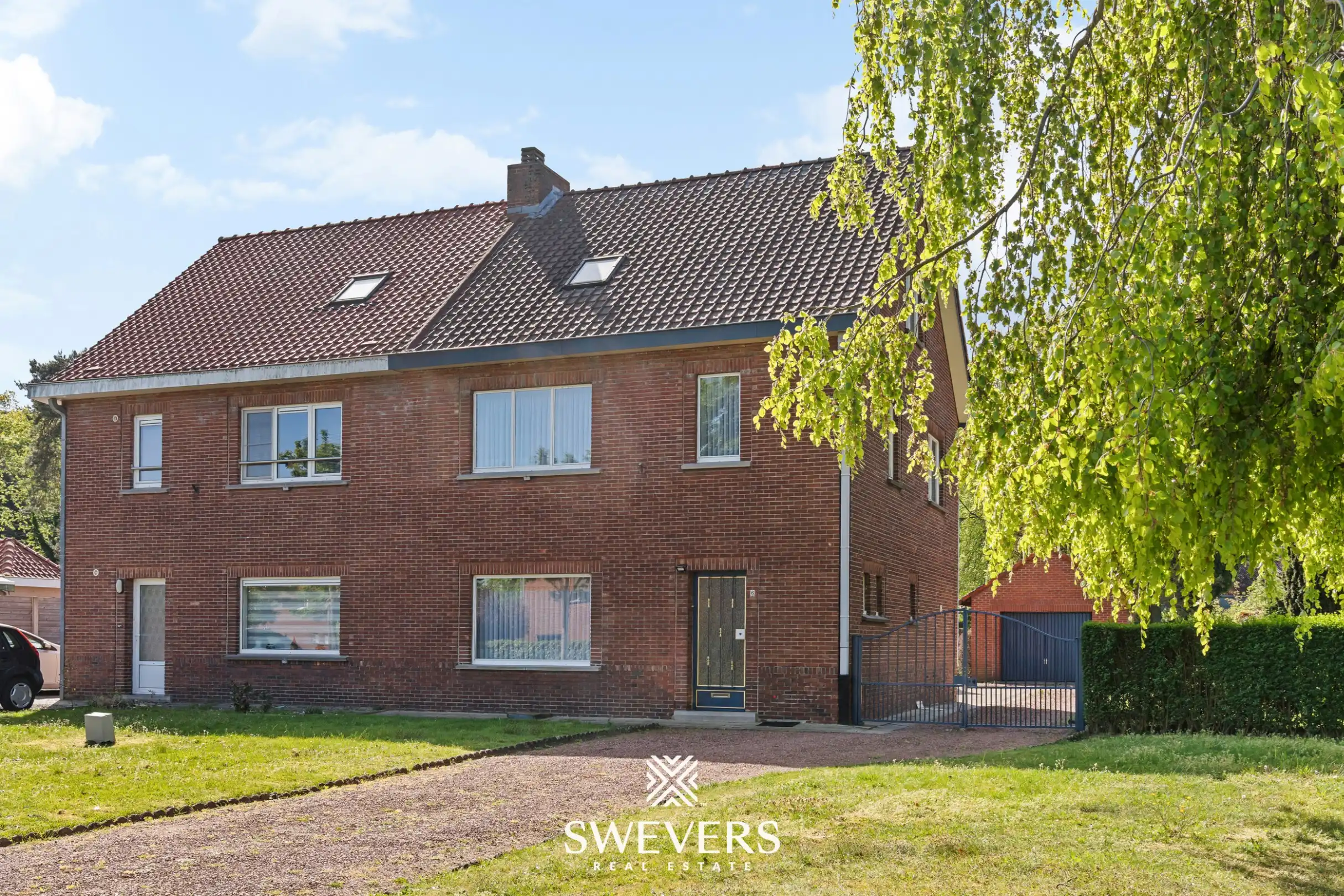 Te renoveren woning met grote tuin en 5 slaapkamers in Genk foto 29