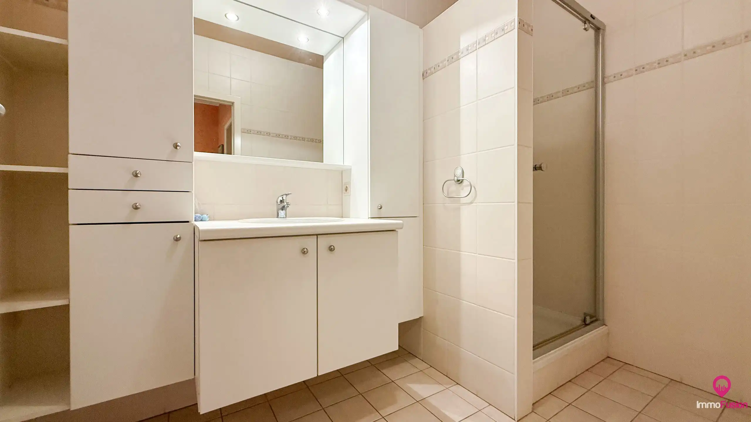 Instapklaar appartement met terras op centrale ligging! foto 18