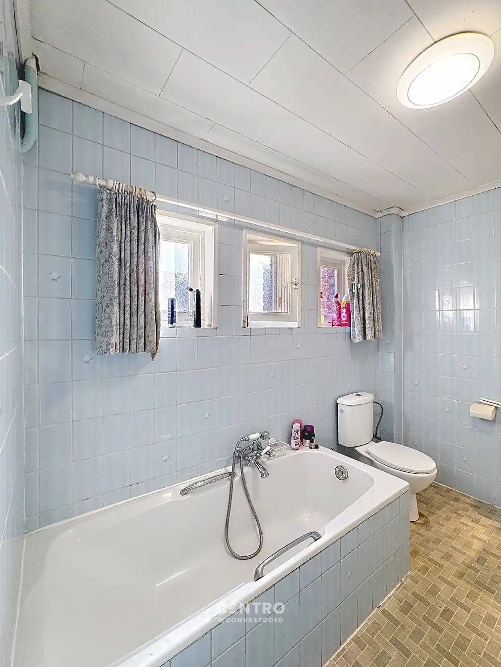 Instapklare woning met 4/5 slpks en RUIME polyvalente ruimte/magazijn (circa 700m²)! foto 7