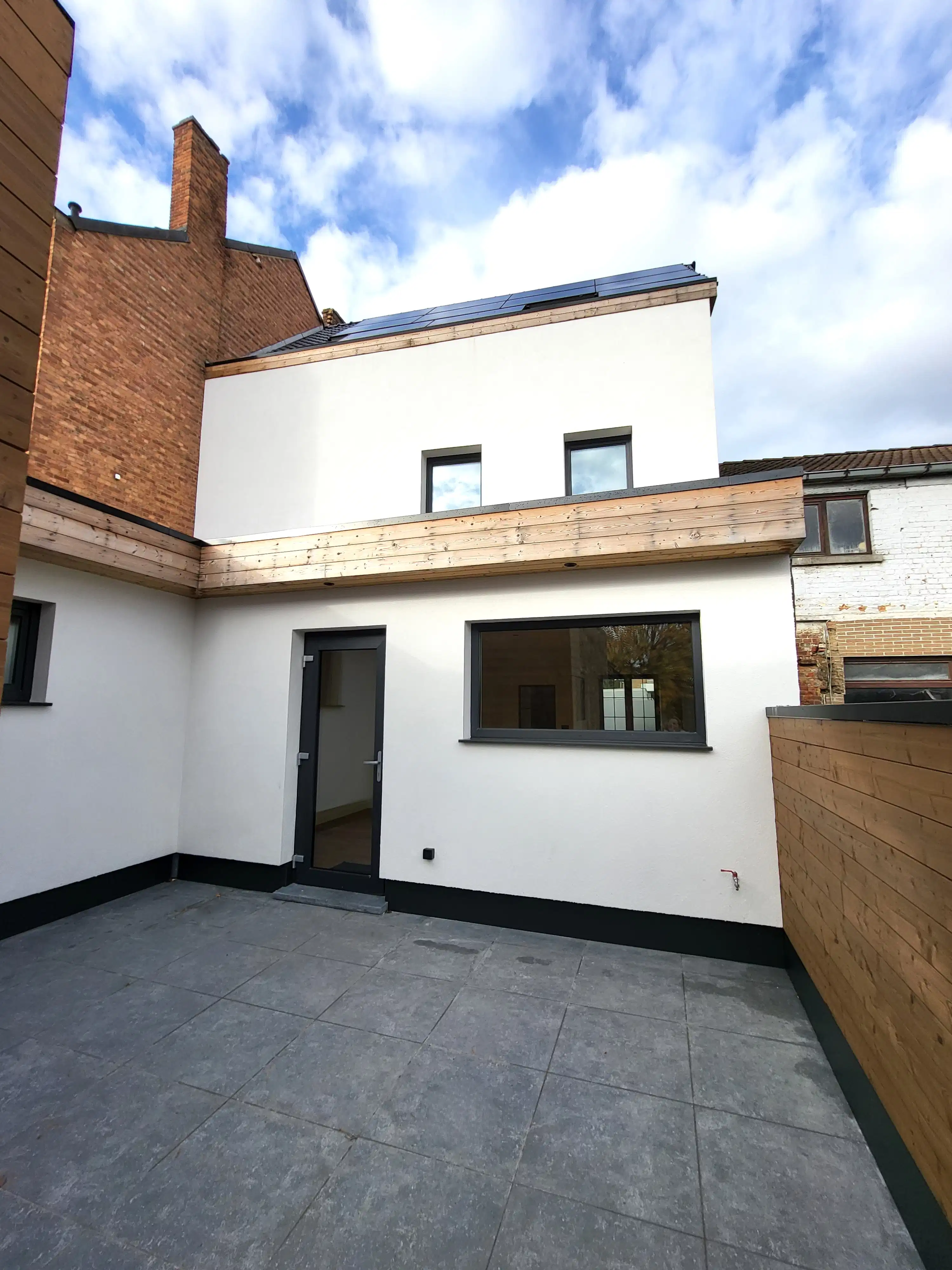 Deze volledig totaal gerenoveerde woning (2024–2025) combineert hedendaags comfort met een hoogwaardige afwerking en biedt maar liefst 5 ruime slaapkamers.  foto 32