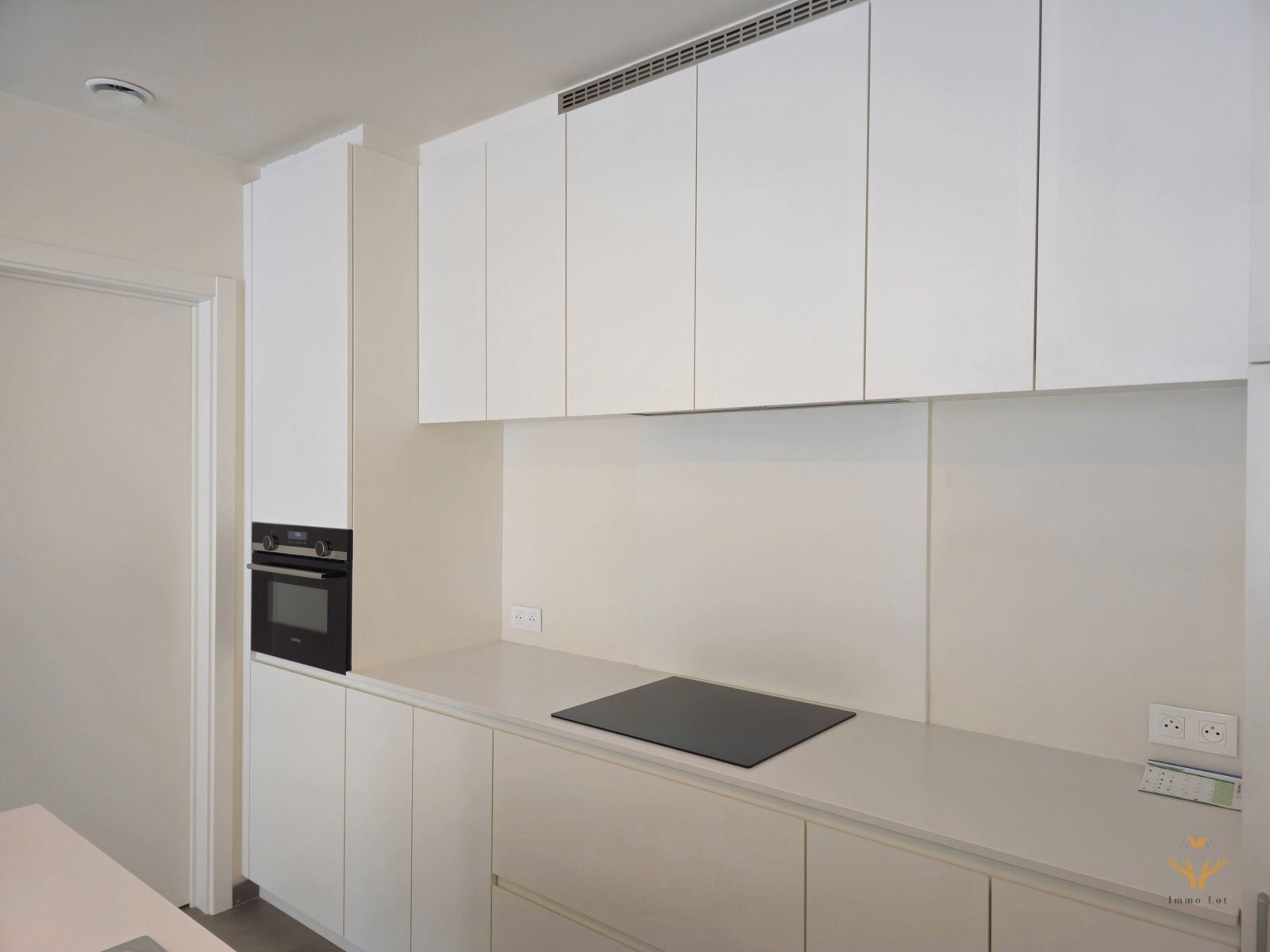 Lichtrijk 1-slaapkamerappartement met groot terras en ondergrondse garage foto 4