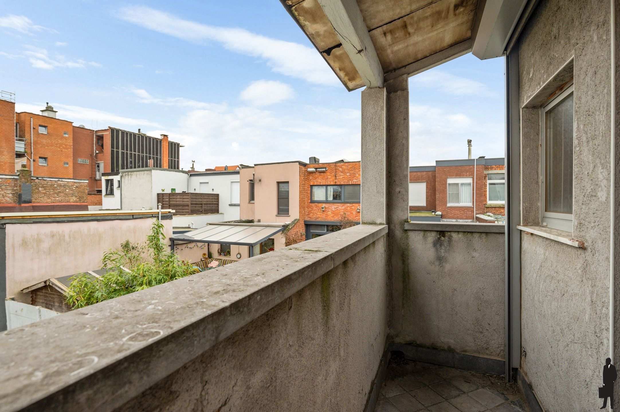 Op te frissen woning met ruime tuin foto 12