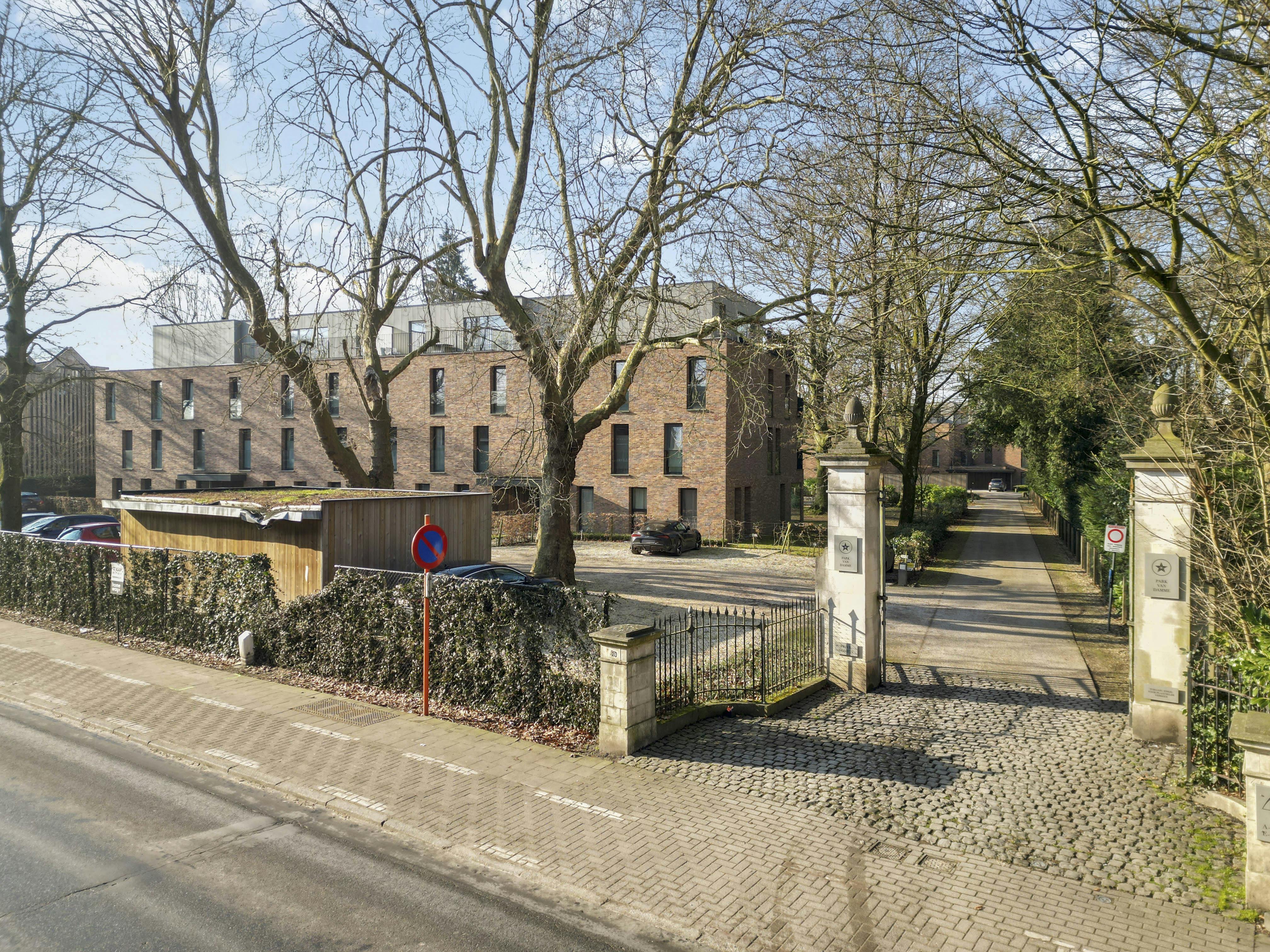 Stijlvol appartement met 2 slaapkamers en 2 autostaanplaatsen foto 13