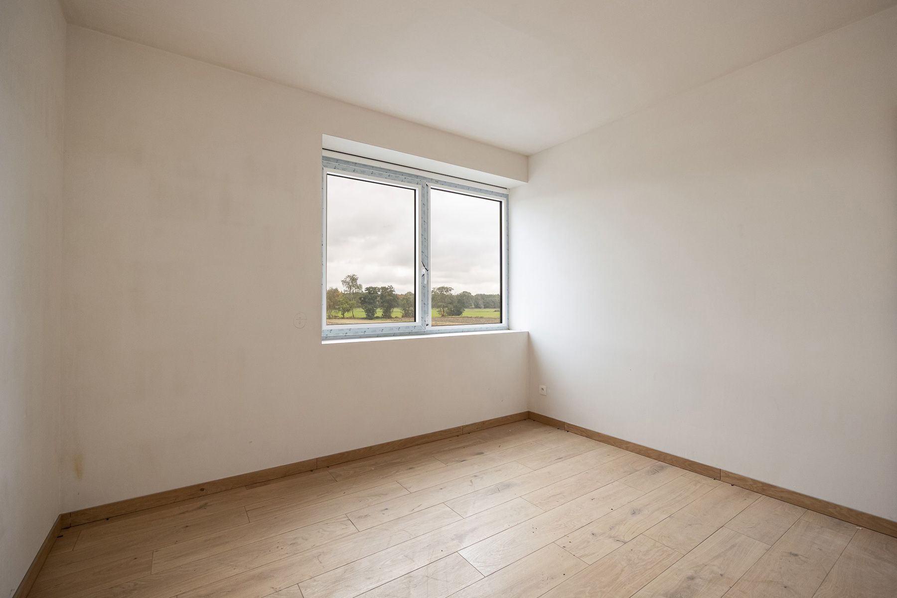 Halfopen woning met 3 slaapkamers en fietsenberging/carport op perceel van ca 540m² foto 14