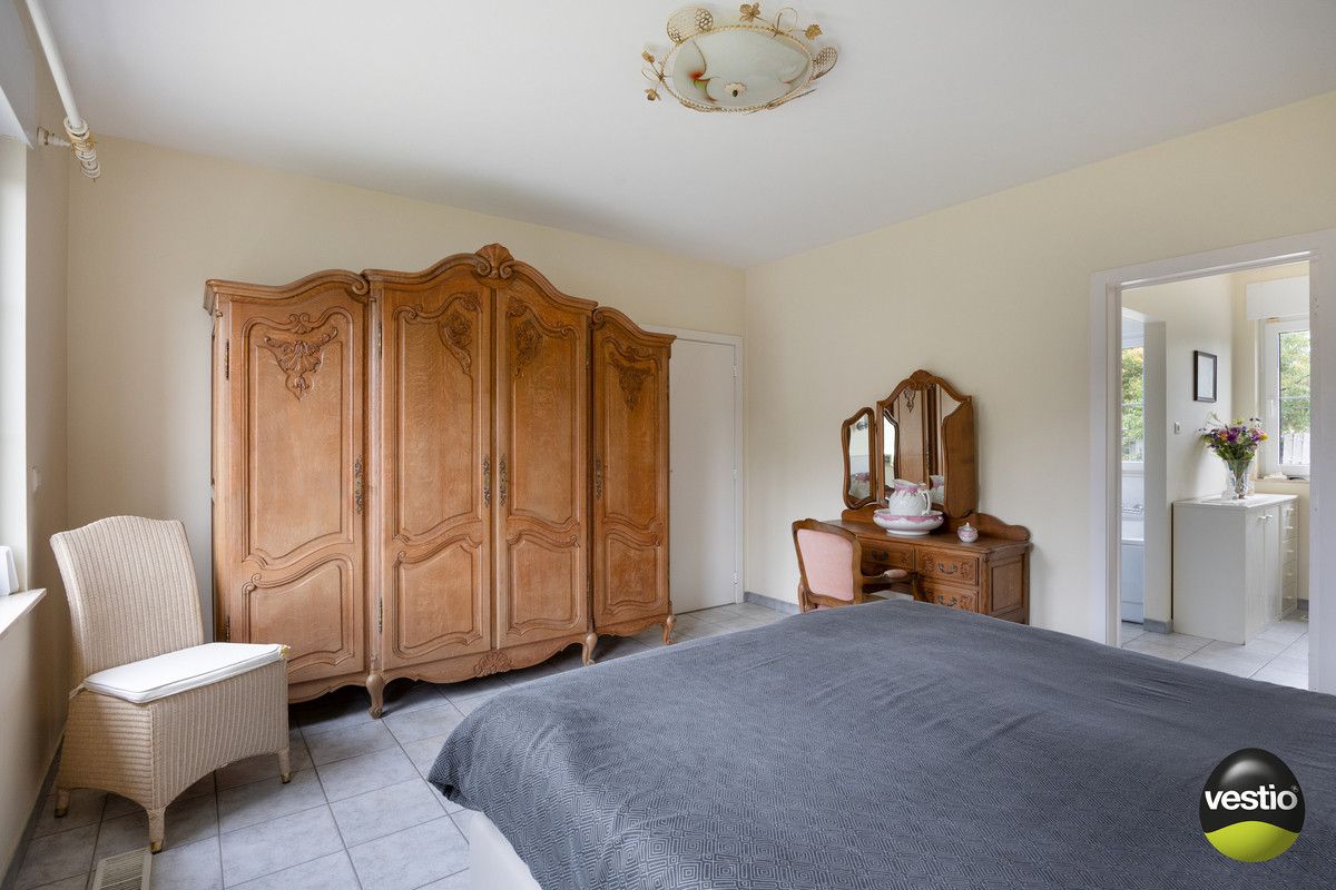 RUSTIG GELEGEN RUIME VILLA MET 5 SLK OP RIANT PERCEEL VAN 18A61CA IN STADSRAND TONGEREN. foto 21