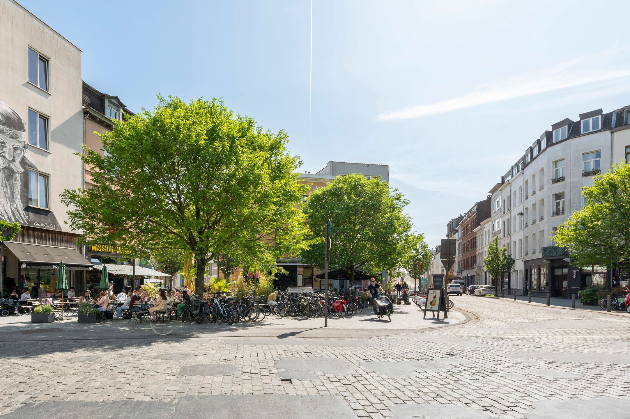 Top gerenoveerd appartement aan het Zuid in Antwerpen. foto 15