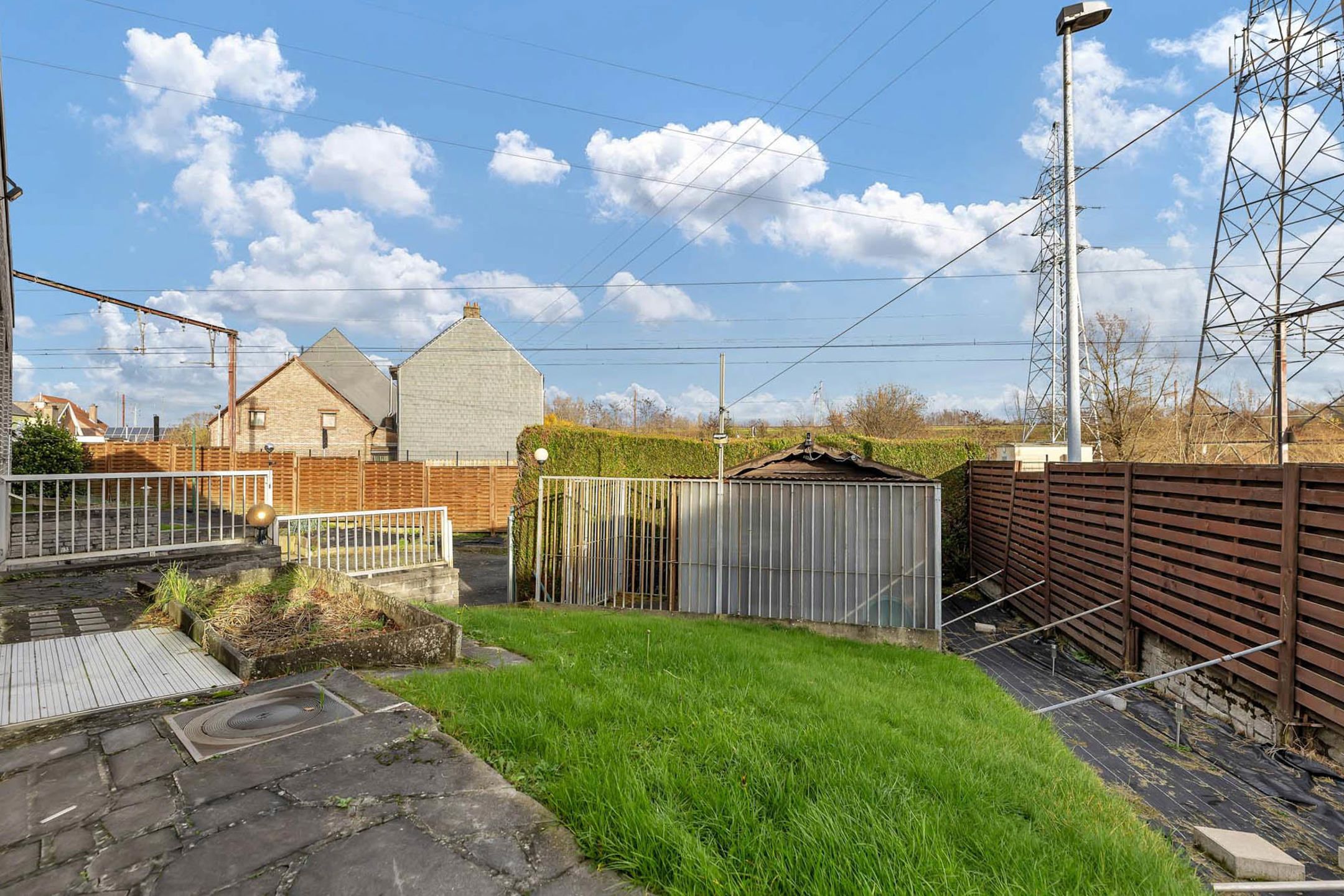 Bungalow met garage en tuintje op strategische ligging foto 18