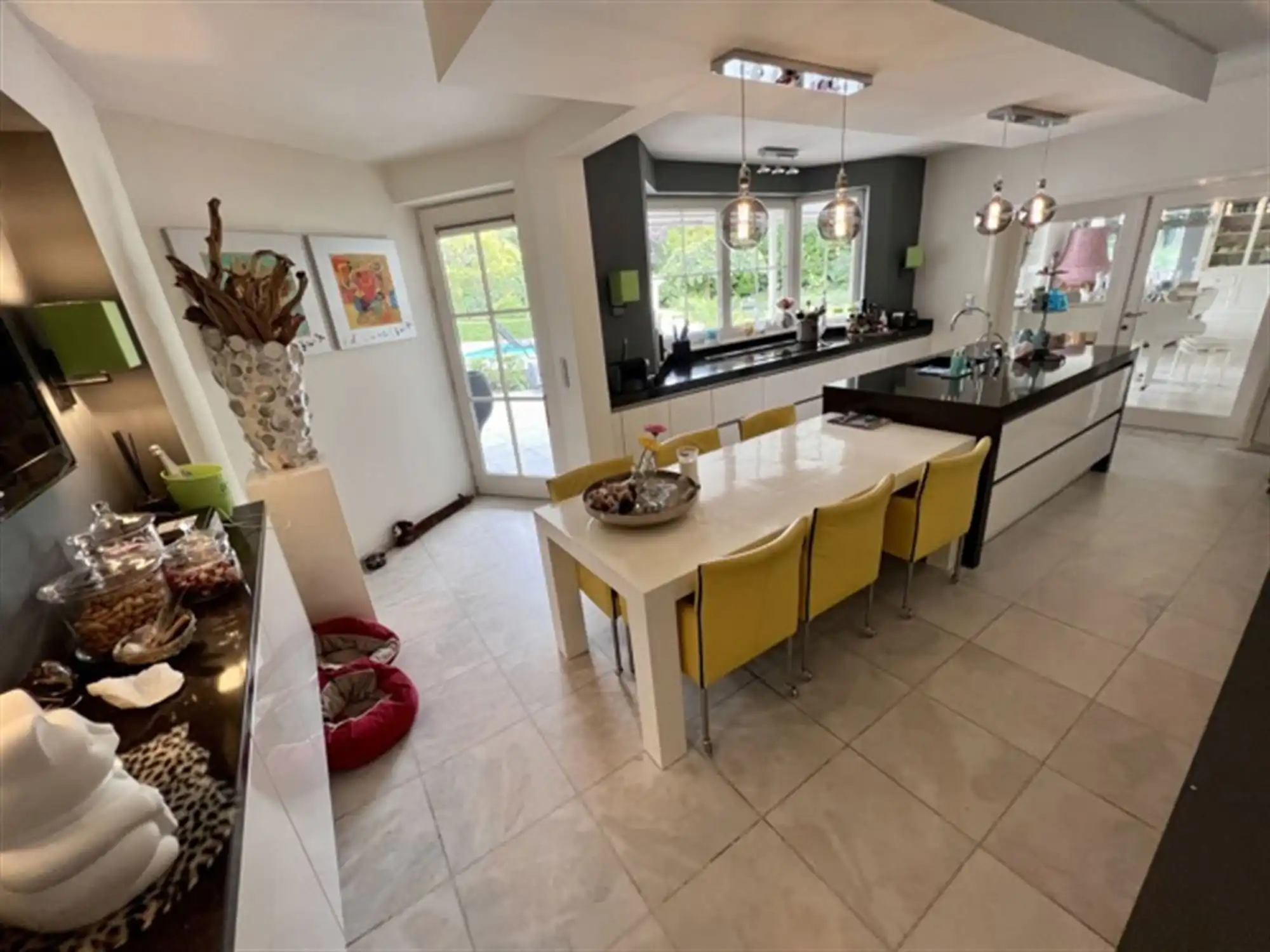 Villa met binnen en buitenzwembad foto 14