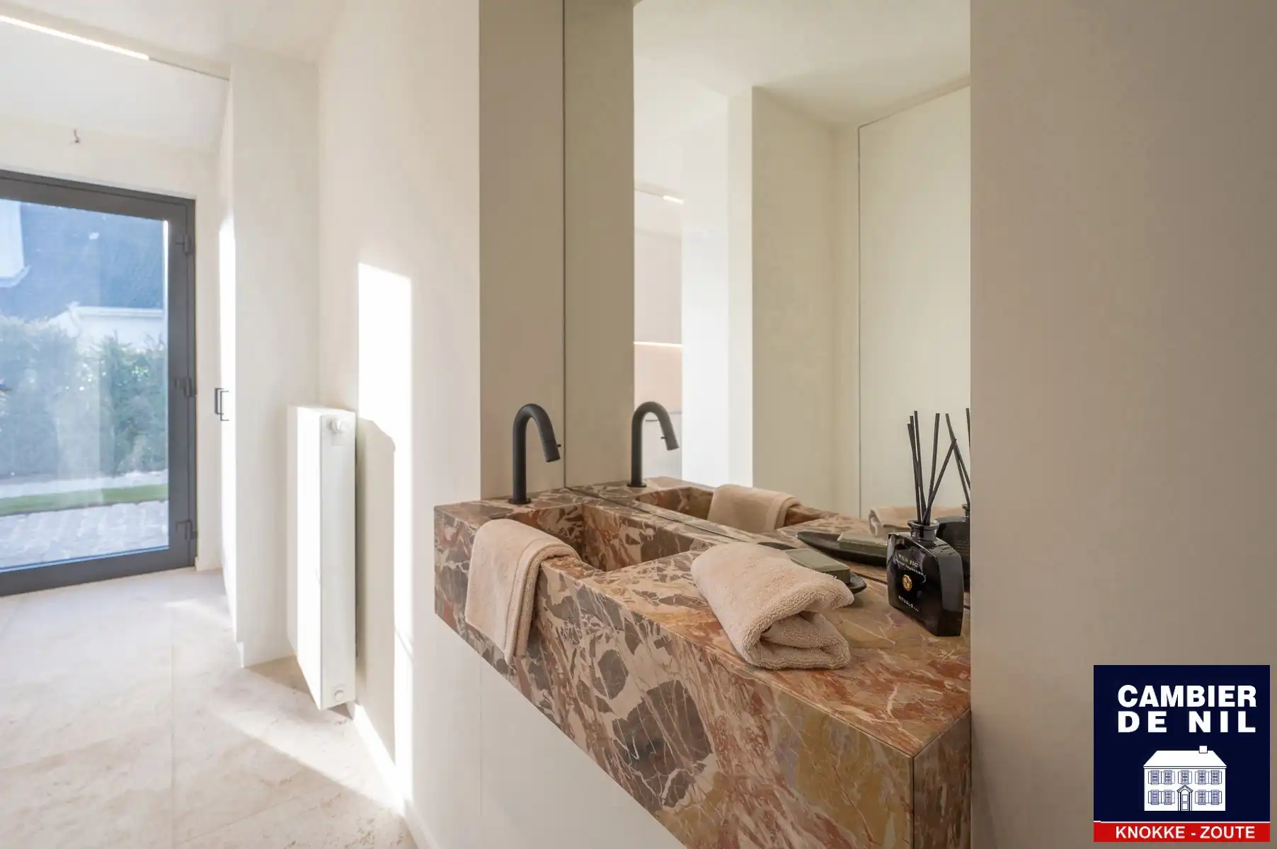 Ruime, volledig gerenoveerde villa aan de rand van het Zoute foto 12