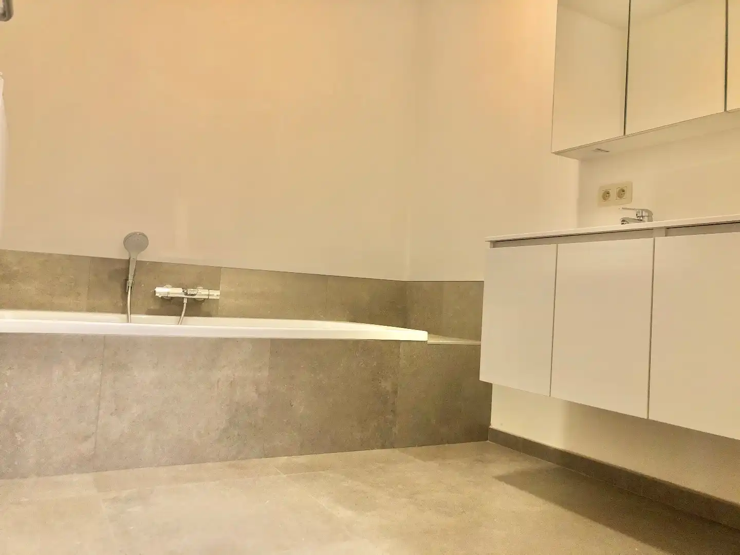 Luxueus en gelijkvloers wonen met drie kamers, groot terras,... foto 14