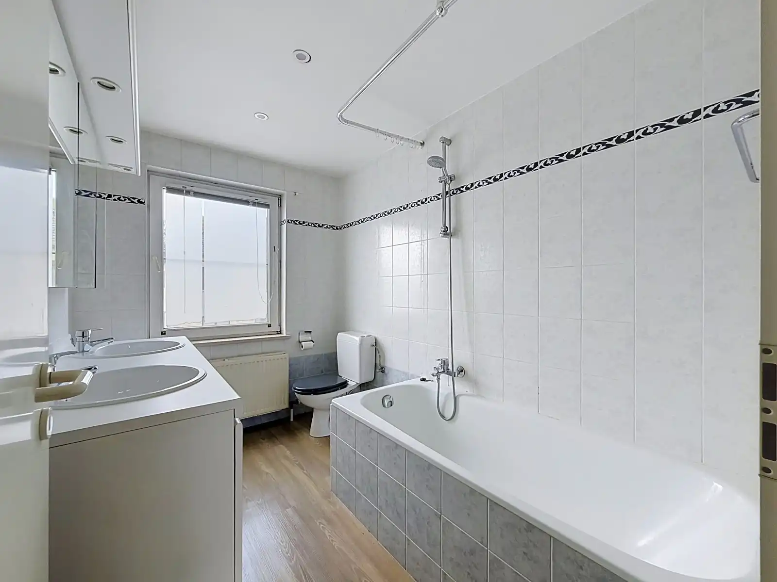 Instapklare Woning Met 3 SLPK, Garage én Tuin! foto 11
